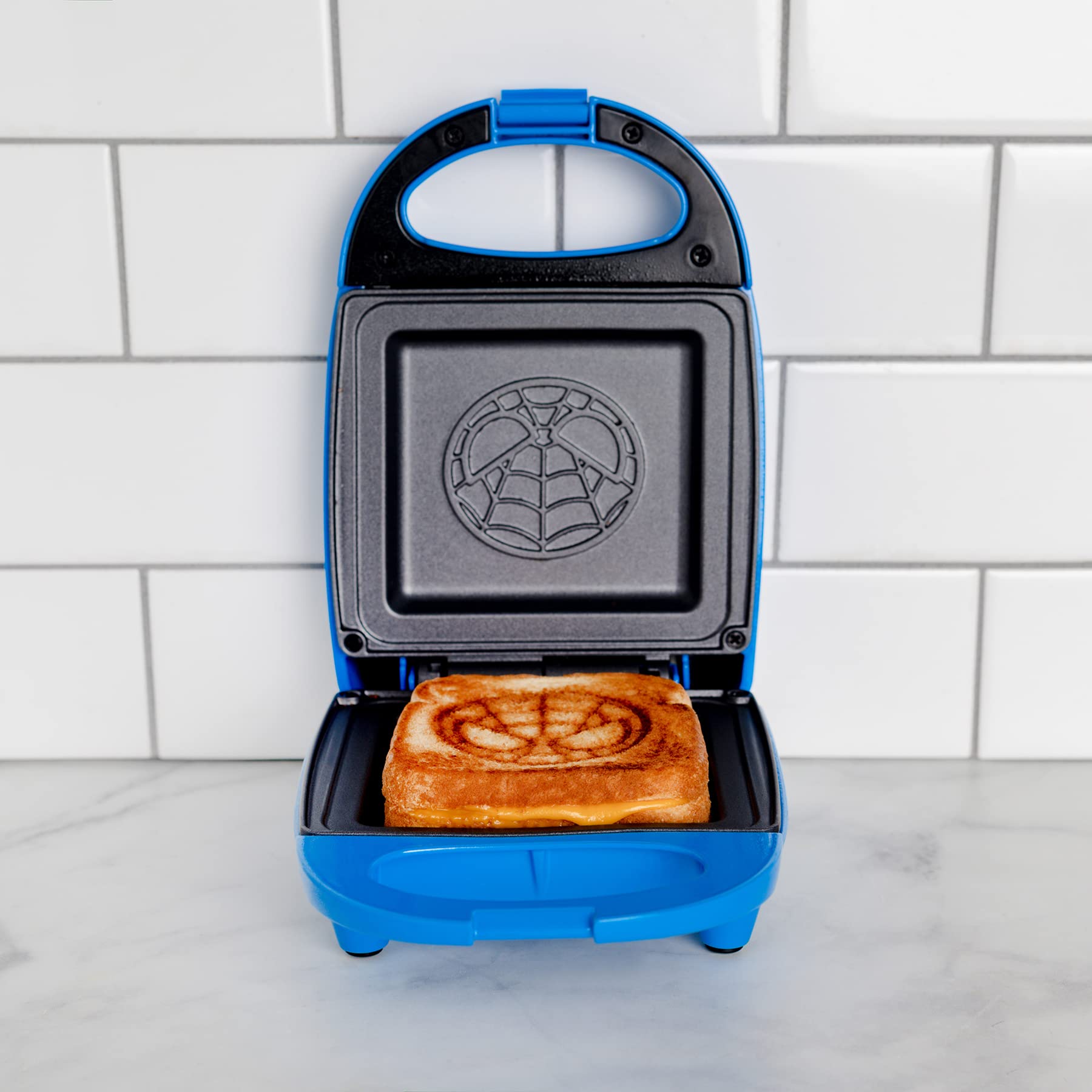 Sandwichera Uncanny Brands Marvel Spider-Man Electrodoméstico de Cocina