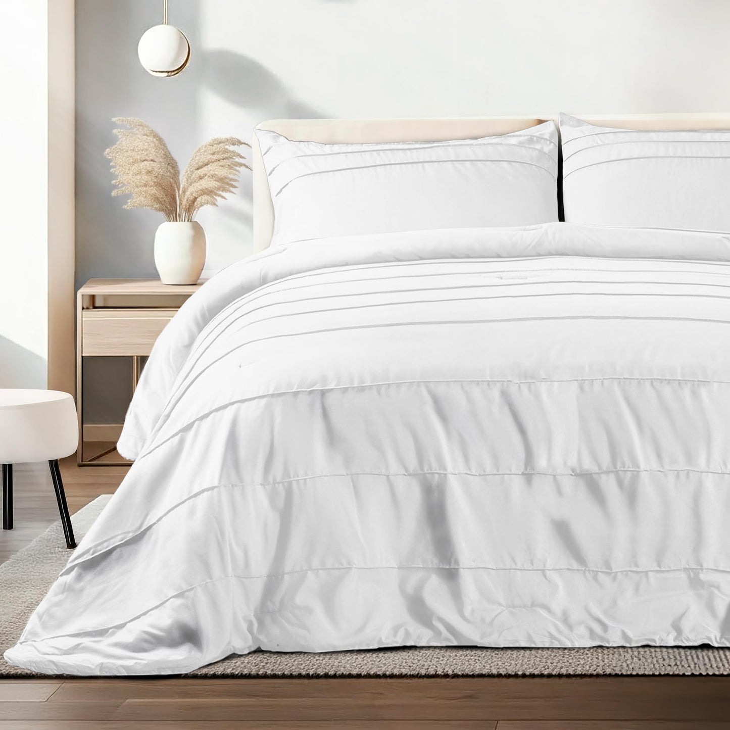 Dreamlab Juego Edredón Acolchado Reversible, Plisado, Ultra Suave, Hipoalergénico, Incluye 2 Fundas de Almohada, Ideal para Todo el Año. Set 2 Pzas, Tamaño King Sobredimensionado 285x238cm, Blanco