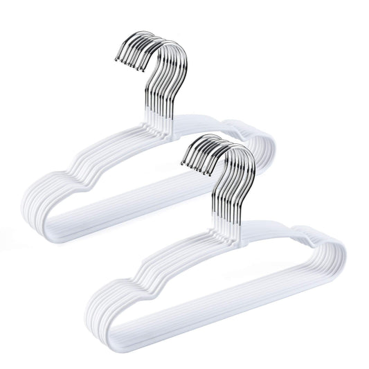 Amber Home - Paquete de 20 perchas para ropa de bebé de 11.8 pulgadas, alambre de metal resistente y bonito revestimiento blanco para niños pequeños, perchas para ropa de camisa, chamarra, pantalones