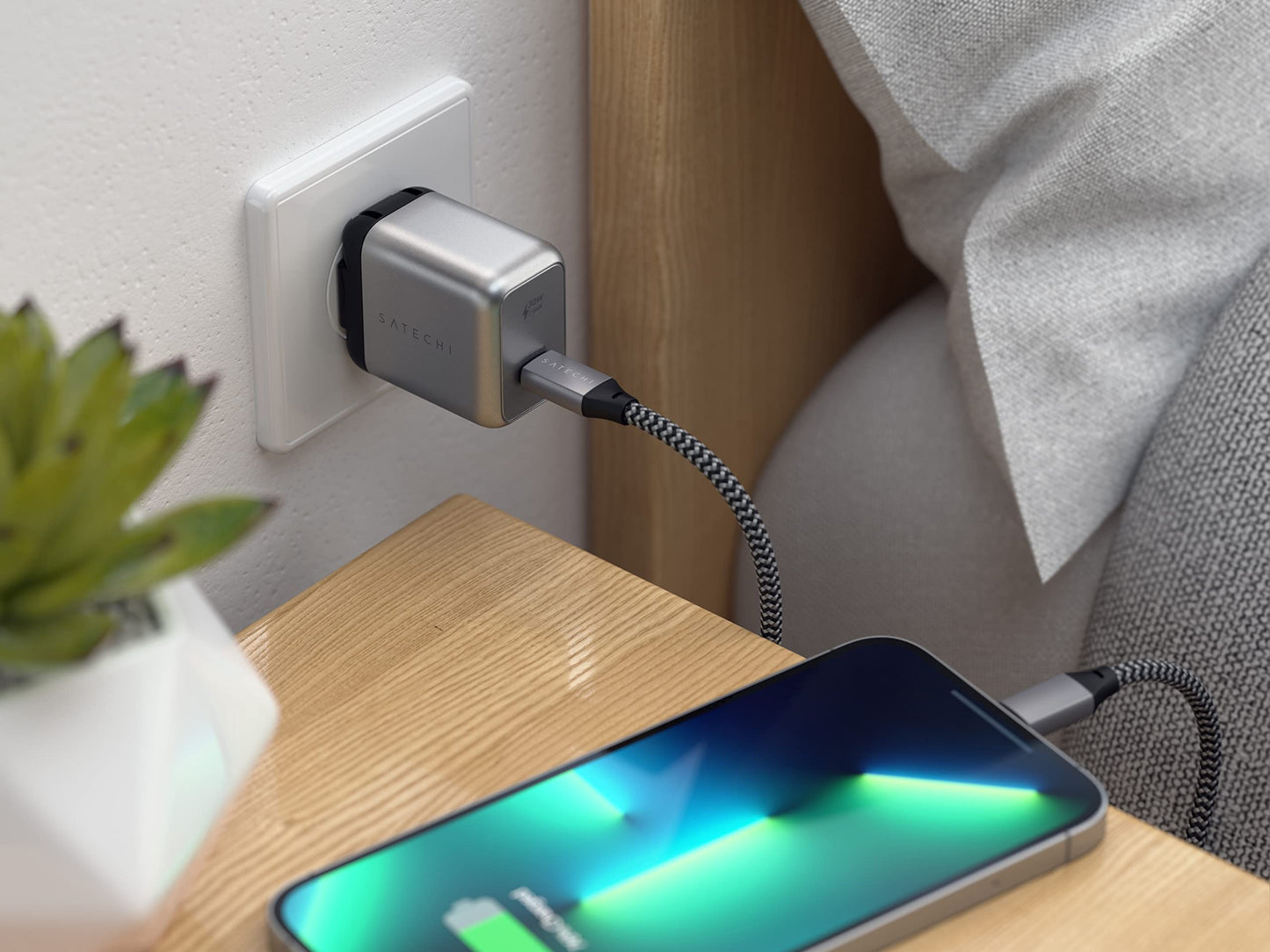 Cargador de Pared USB C 30W Satechi blanco con Suministro de Energía para M2/M1 iPad Pro/Air e iPhone 15 Pro Max/15 Pro/15/15 Plus