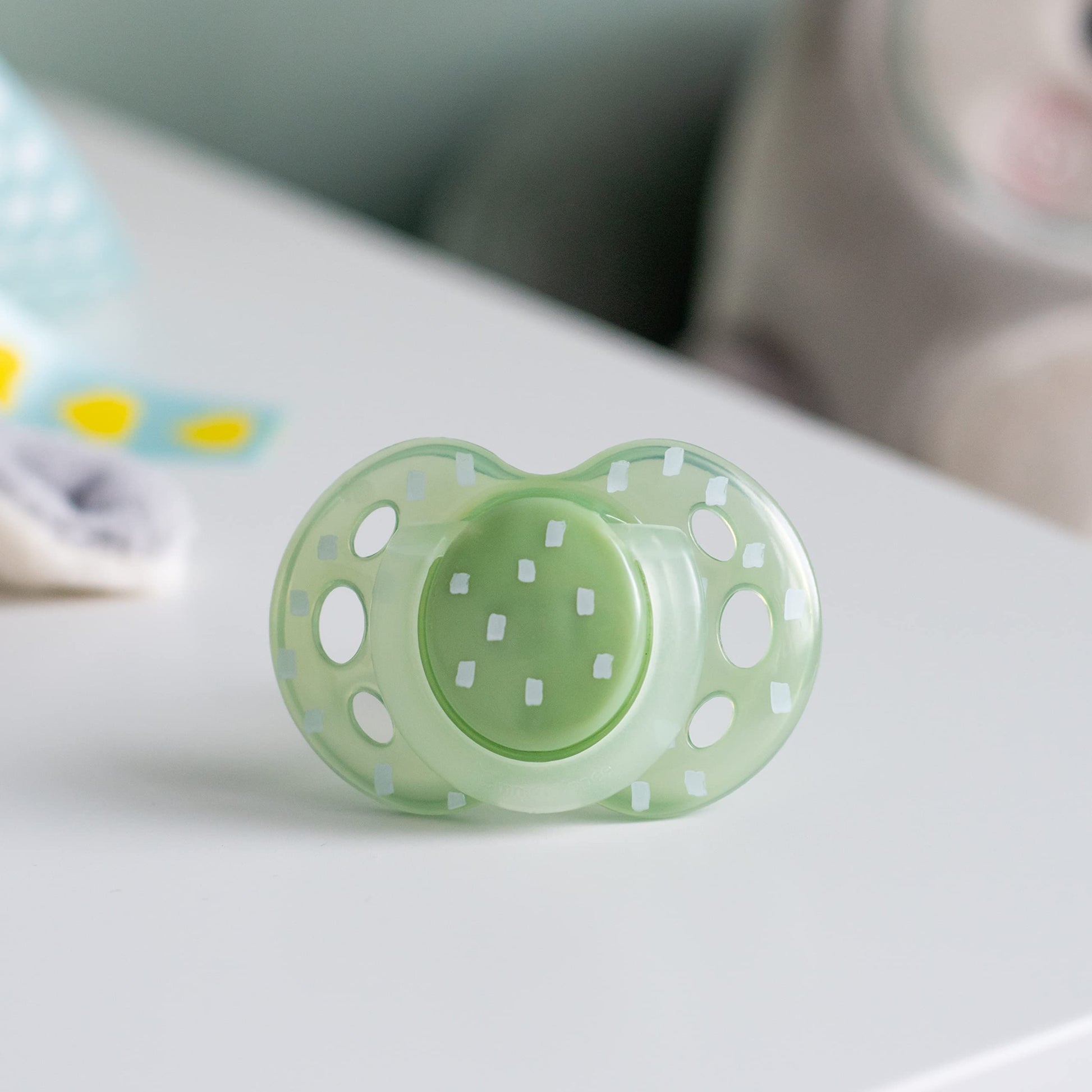 Chupones nocturnos Tommee Tippee que brillan en la oscuridad, diseño simétrico, silicona sin BPA, 18-36 meses, 6 unidades