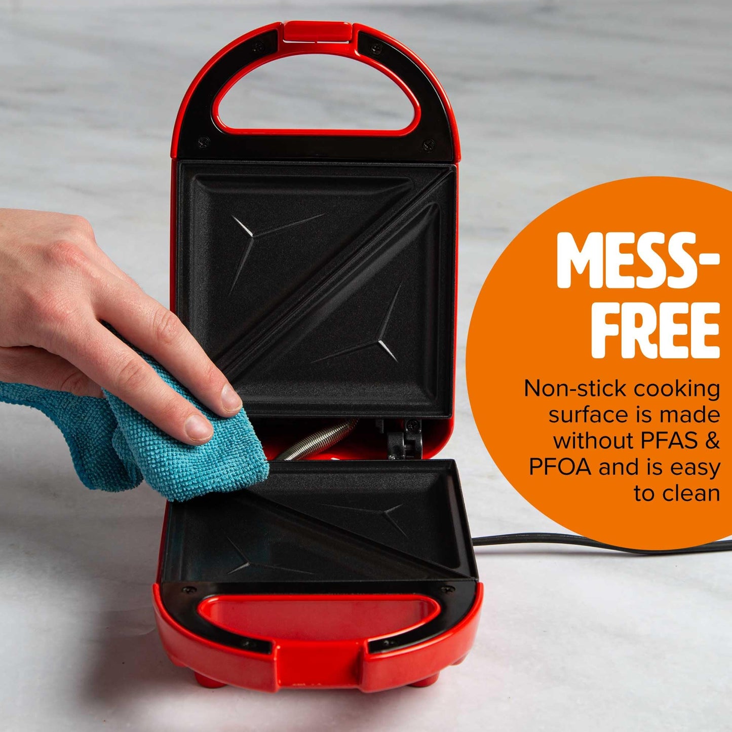 Sandwichera Tasty Roja 600W para Resultados Rápidos y Fácil Limpieza