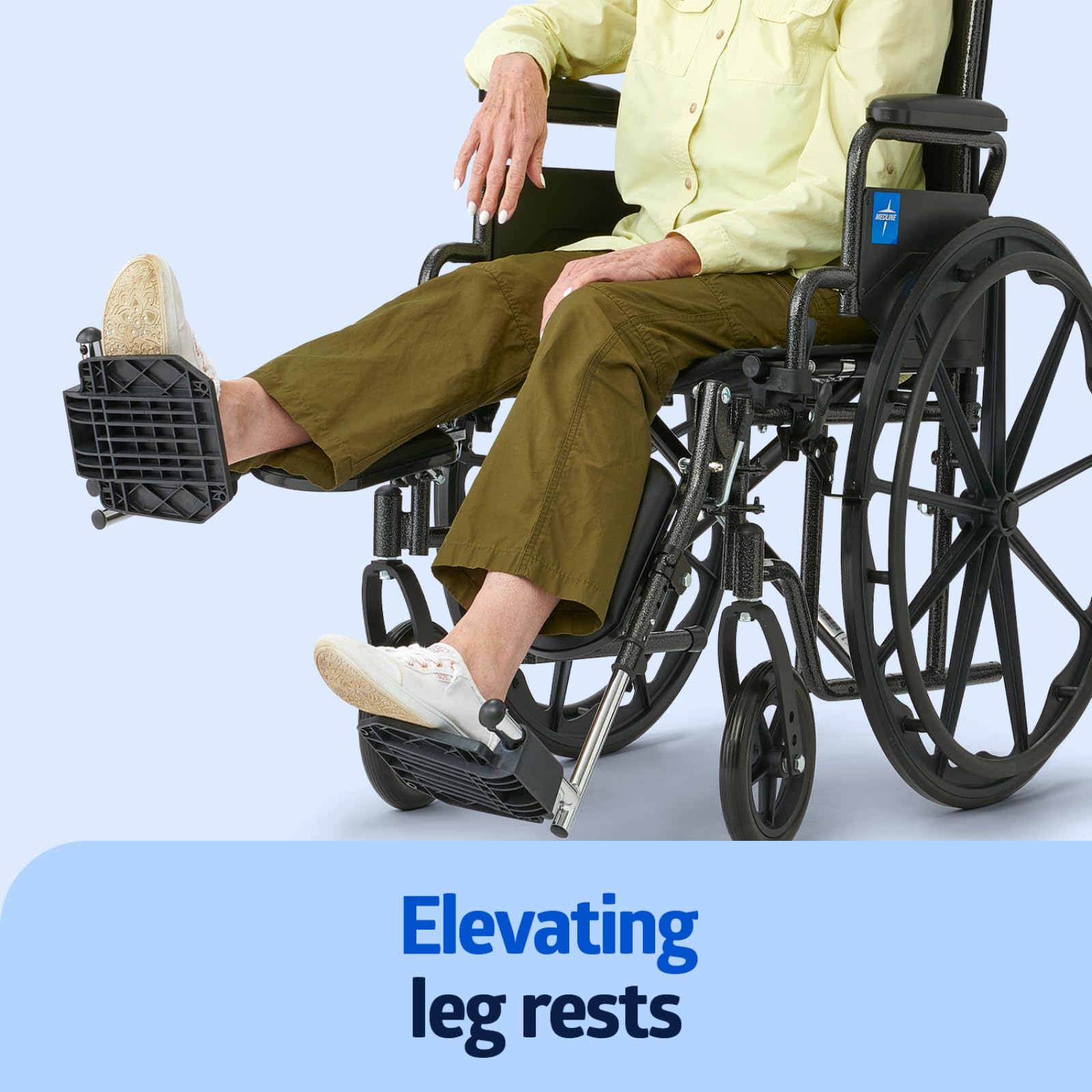 Silla de Ruedas Medline Gris, Ligera y Amigable con Brazos Rebatibles y Descansapiernas Elevables para Mayor Comodidad