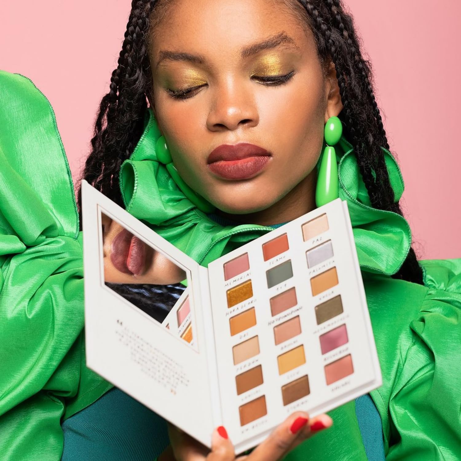 Yuya - Republic Cosmetics Set de Sombras "Metamorfosis" con 18 tonos.