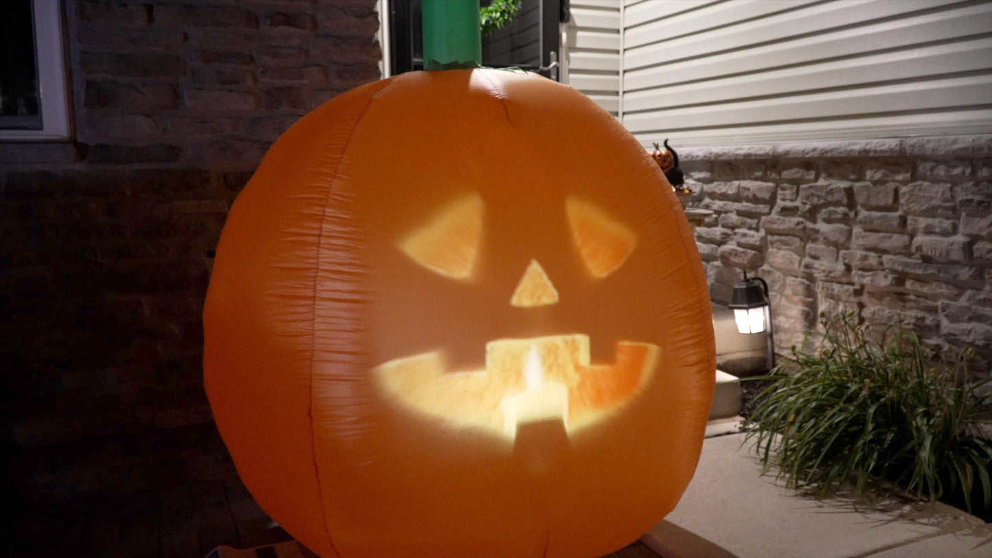 ANIMAT3D - Calabaza inflable animada parlante Jabberin' Jack de 1.5 metros de altura con pantalla HD de 56” y proyector incorporado, incluye 80 minutos de contenido.