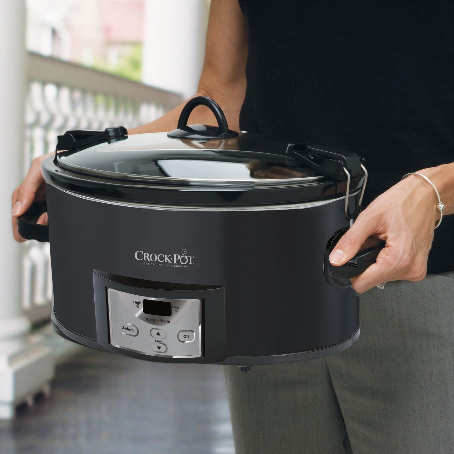 Crock-Pot Cook n' Carry - Olla de cocción lenta programable con cuenta regresiva a prueba de horno con gres extraíble, tapa de junta de fácil bloqueo y asas de transporte