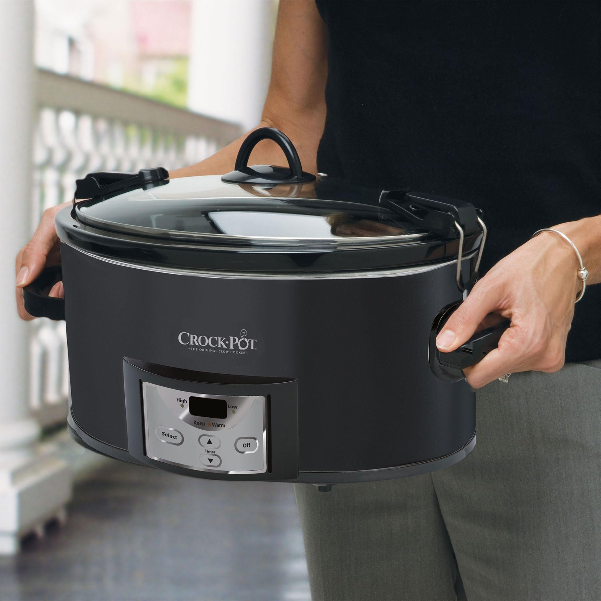Crock-Pot Cook n' Carry - Olla de cocción lenta programable con cuenta regresiva a prueba de horno con gres extraíble, tapa de junta de fácil bloqueo y asas de transporte