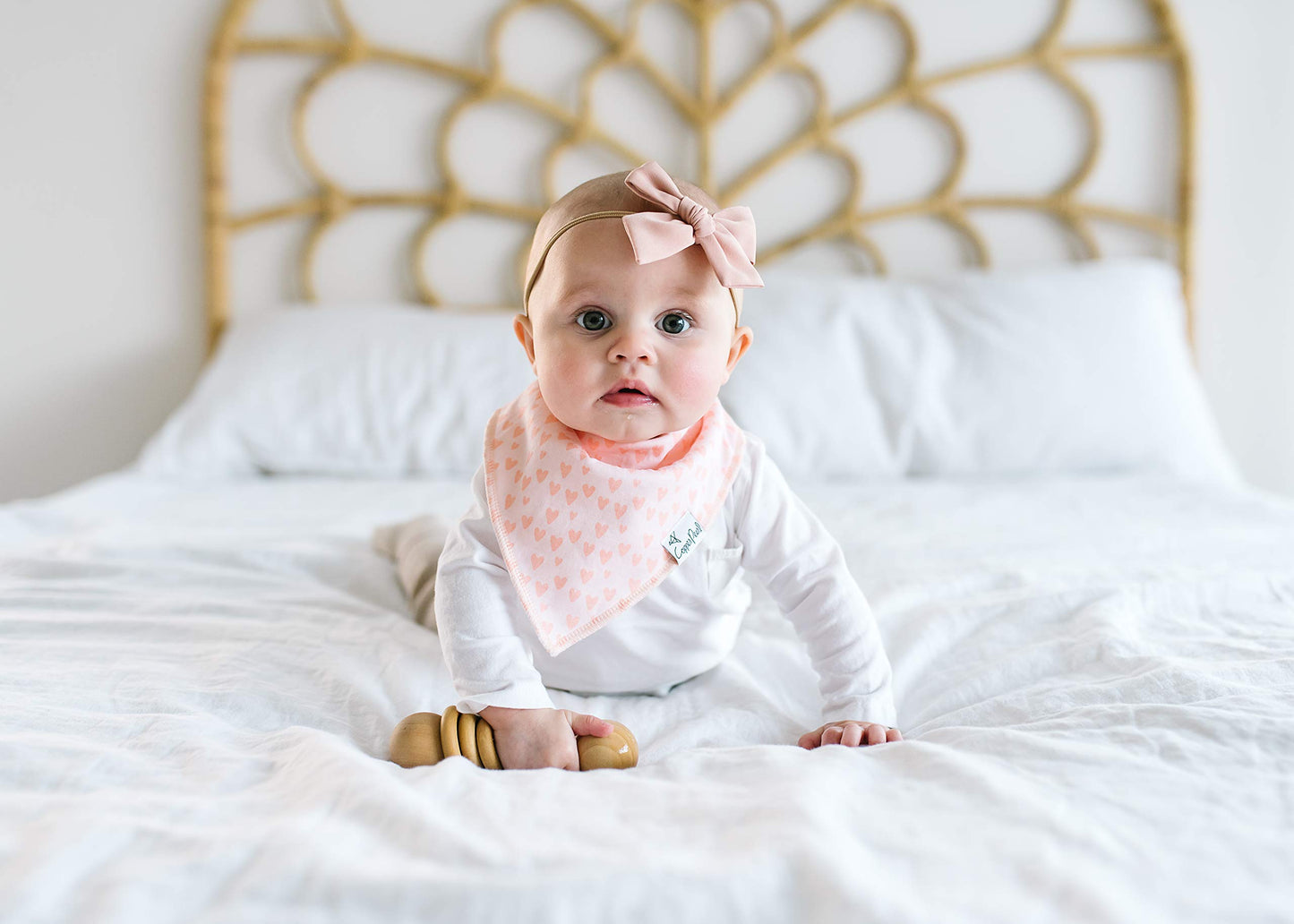 Copper Pearl - Paquete de 6 baberos de algodón suave para babeo y dentición, baberos absorbentes para bebé, ajustables para adaptarse a recién nacidos a niños pequeños, toneladas de estilos (Sunny Set