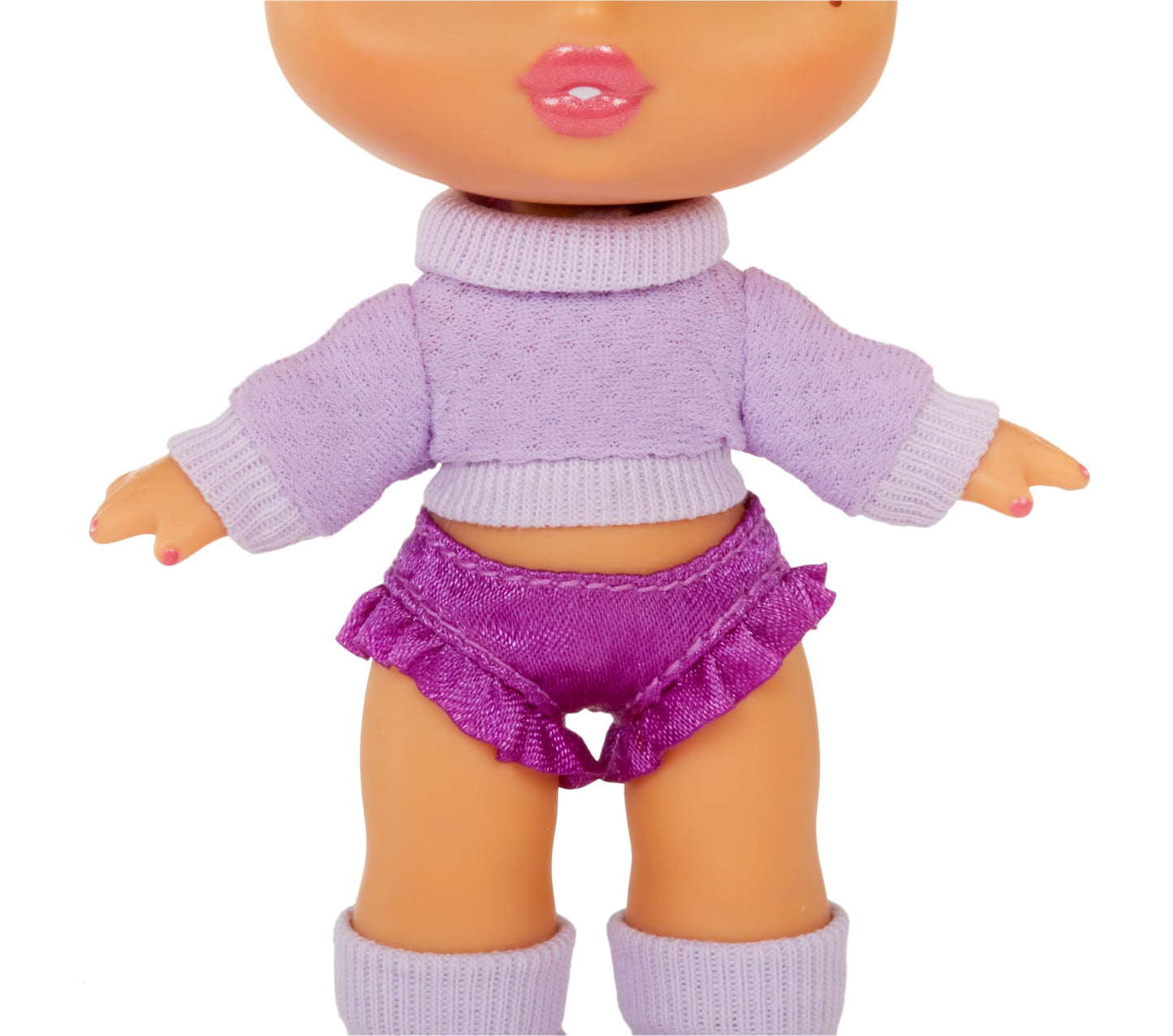 Bratz Babyz Runwayz - Yasmin - 1 Muñeca de Moda Coleccionable con Conjunto Elegante, Muñeca Bebé con Collar Que Funciona como Llavero - Juguete Infantil - Ideal para Niños y Niñas Mayores de 6 Años
