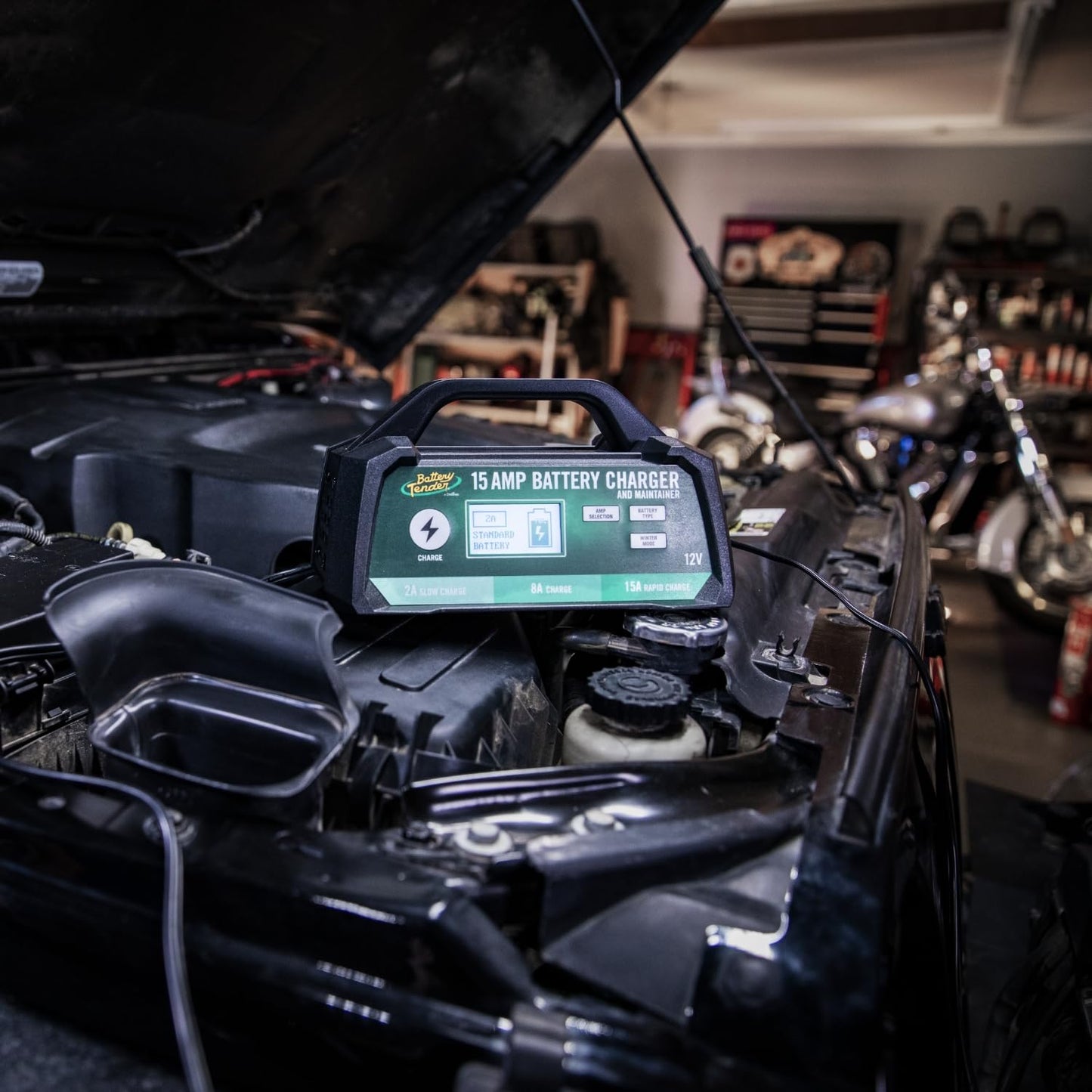 Battery Tender - Cargador y mantenedor de batería de 15 amperios, 12 V, conmutable 15 amperios, 8 amperios, 2 amperios, Gel AGM estándar de química Seleccionable, visualización LCD, 022-0234-DL-WH