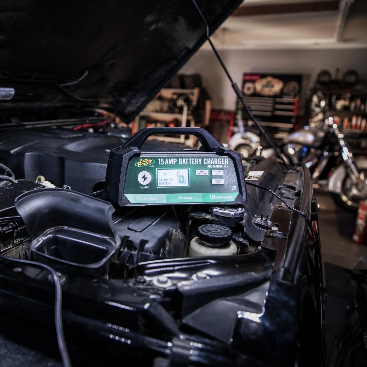 Battery Tender - Cargador y mantenedor de batería de 15 amperios, 12 V, conmutable 15 amperios, 8 amperios, 2 amperios, Gel AGM estándar de química Seleccionable, visualización LCD, 022-0234-DL-WH
