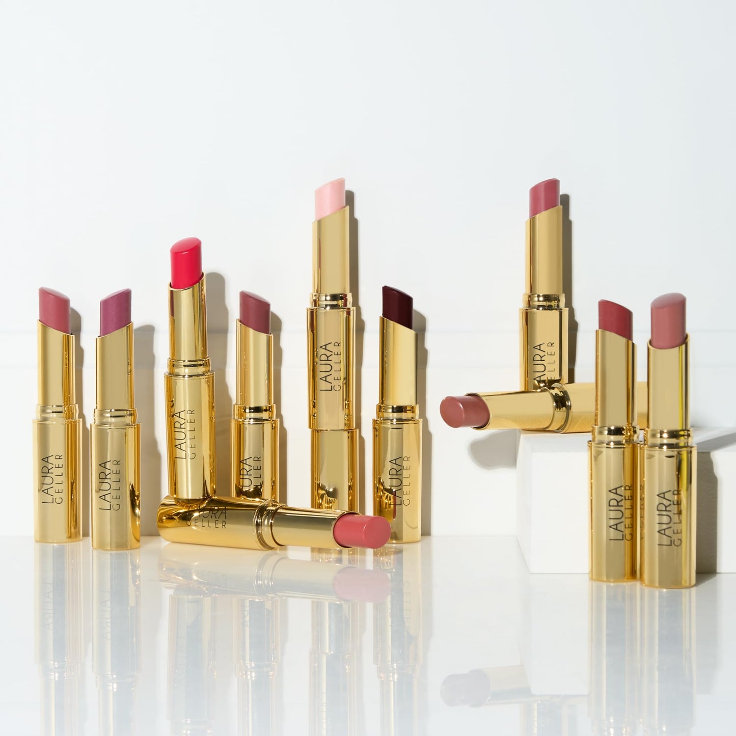 LAURA GELLER NEW YORK Bálsamo labial hidratante con tinte Jelly Balm, más intenso que la vida, vitamina E hidratante con acabado semibrillante