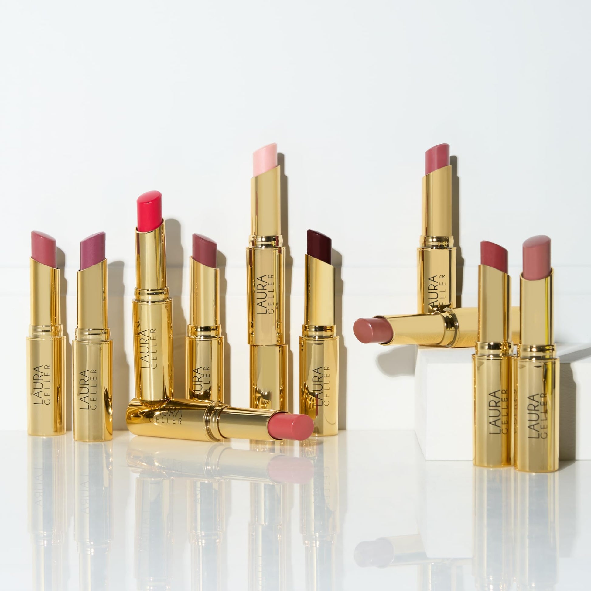 LAURA GELLER NEW YORK Bálsamo labial hidratante con tinte Jelly Balm, más intenso que la vida, vitamina E hidratante con acabado semibrillante