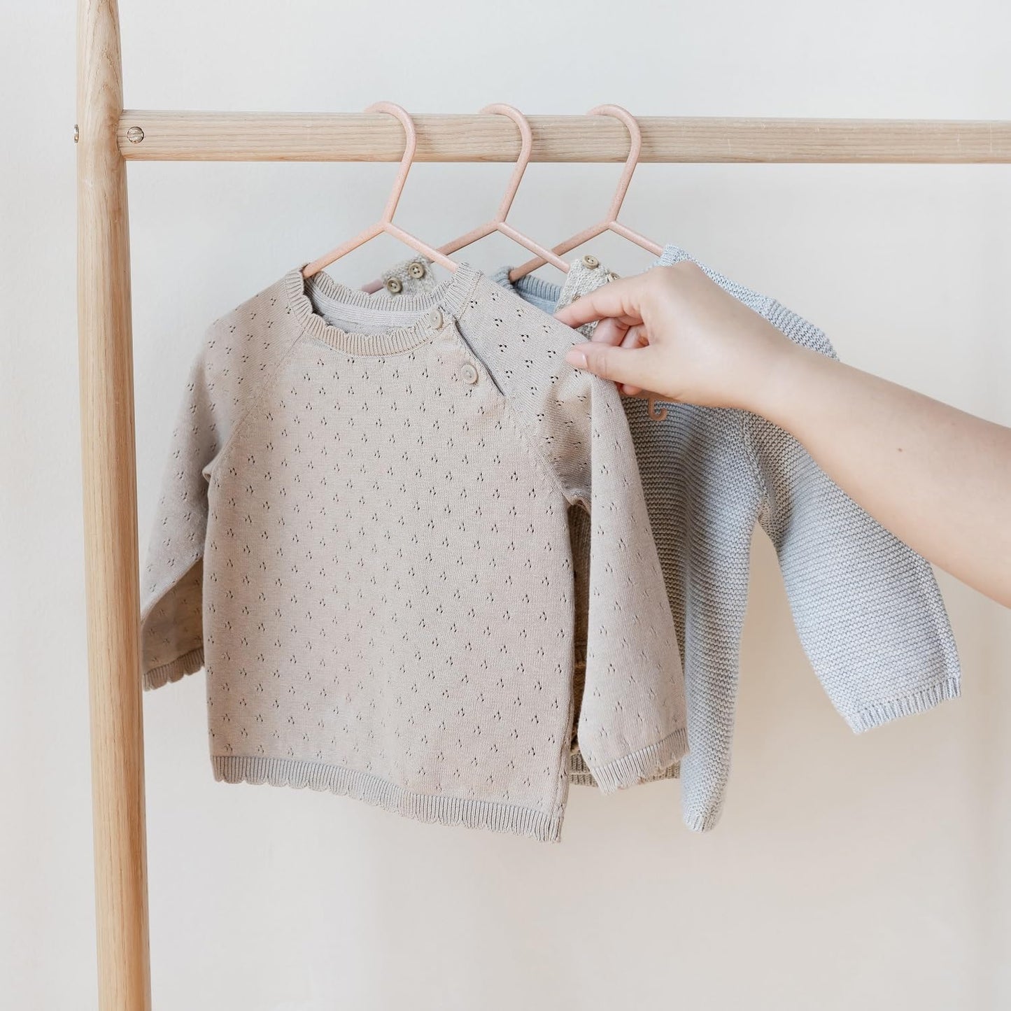 Paquete de 30 perchas de paja de trigo para bebé, paquete de 30 unidades, ecológicas, para guardería, almacenamiento de ropa duradera para niños, tamaño de recién nacido a 5T, color rosa moteado