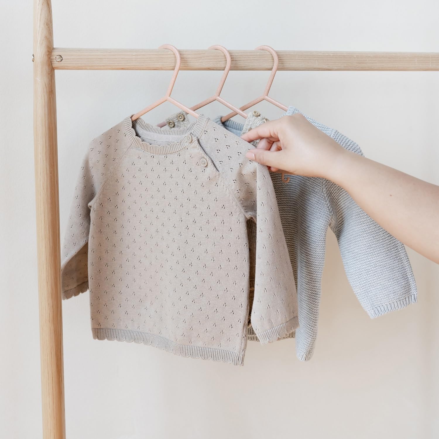 Paquete de 30 perchas de paja de trigo para bebé, paquete de 30 unidades, ecológicas, para guardería, almacenamiento de ropa duradera para niños, tamaño de recién nacido a 5T, color rosa moteado
