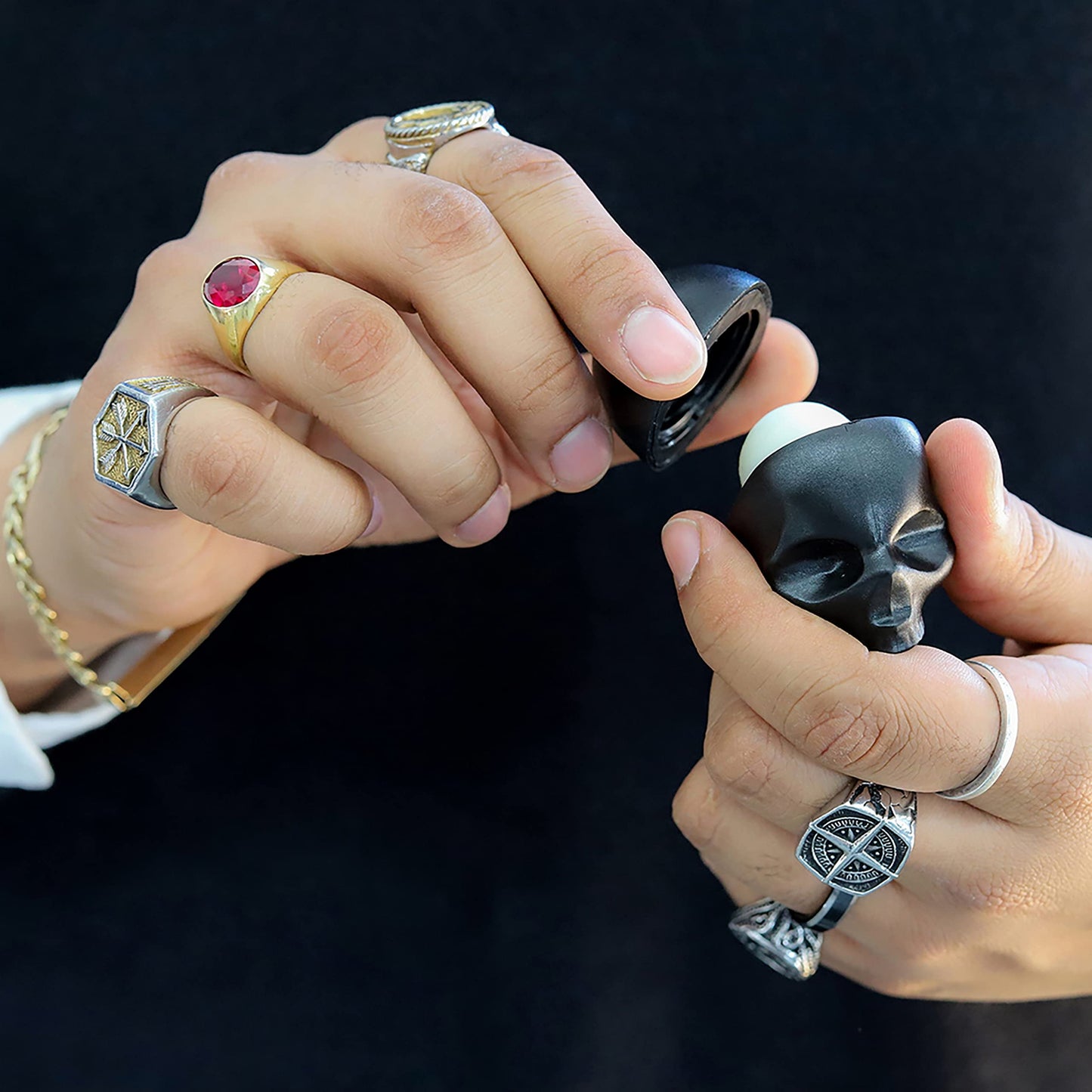 Bálsamo Labial Rebels Refinery Negro Forma de Calavera con Vitamina E y Aceites de Coco y Almendra - Pack de 3