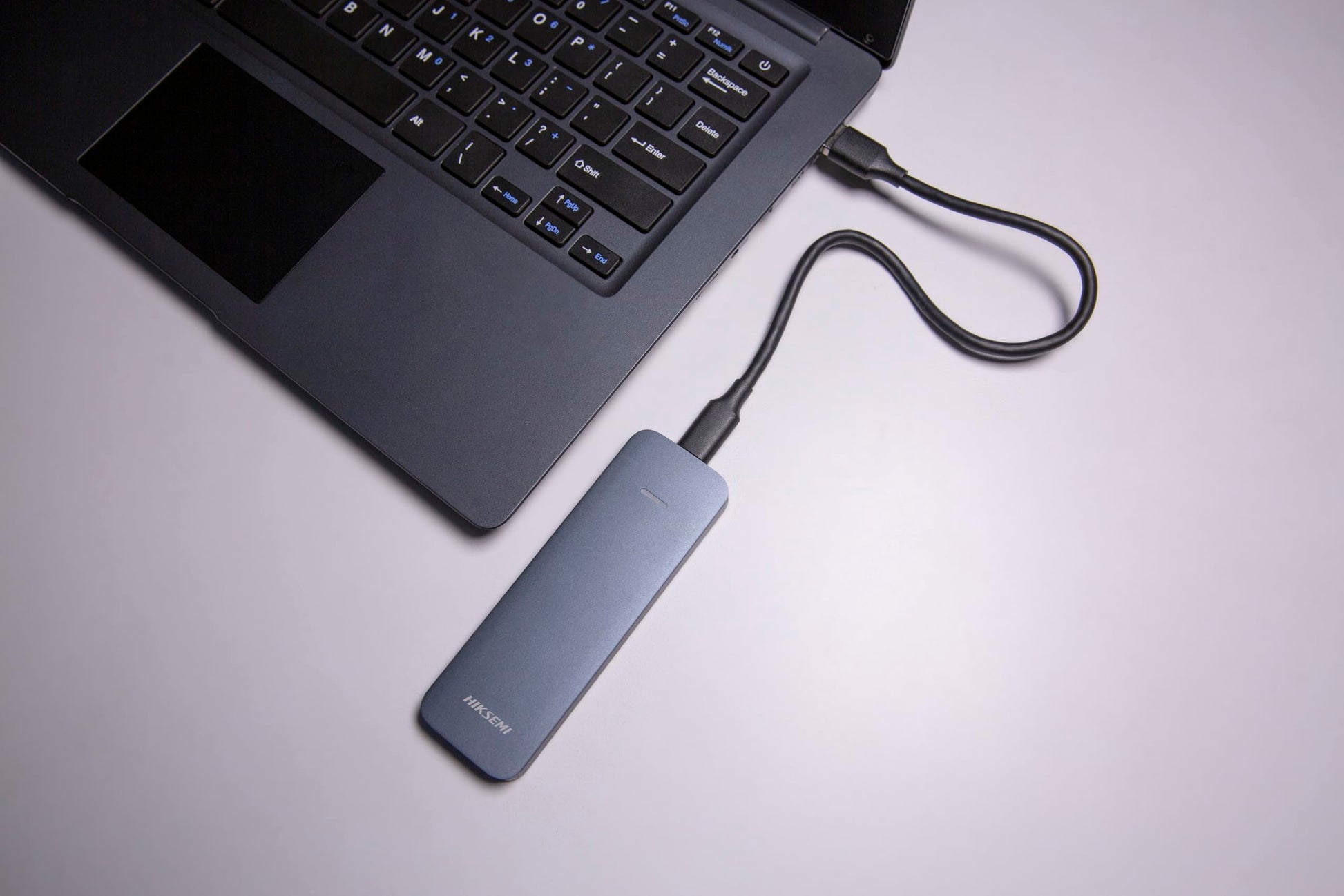 HIKSEMI SSD Externo Portable, Elite 1T [Nueva Generación], Capacidad: 1024GB, Lectura: 1050MB/s y Escritura:1030 MB/s, Compatible con Windows/Mac/Android 4.4 y Superior, USB 3.2, Gen2 Type-C