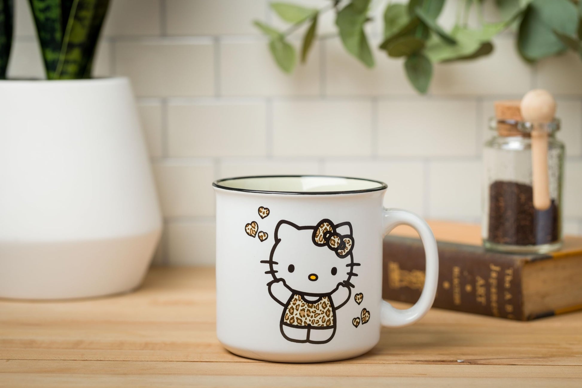 Taza de Cerámica Silver Buffalo Sanrio Hello Kitty Blanco para Campista