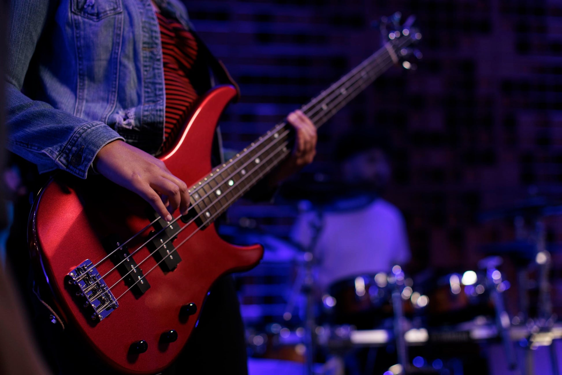 YAMAHA - TRBX174 DBM Agathis Body, bajo eléctrico, 4 cuerdas, azul oscuro metálico