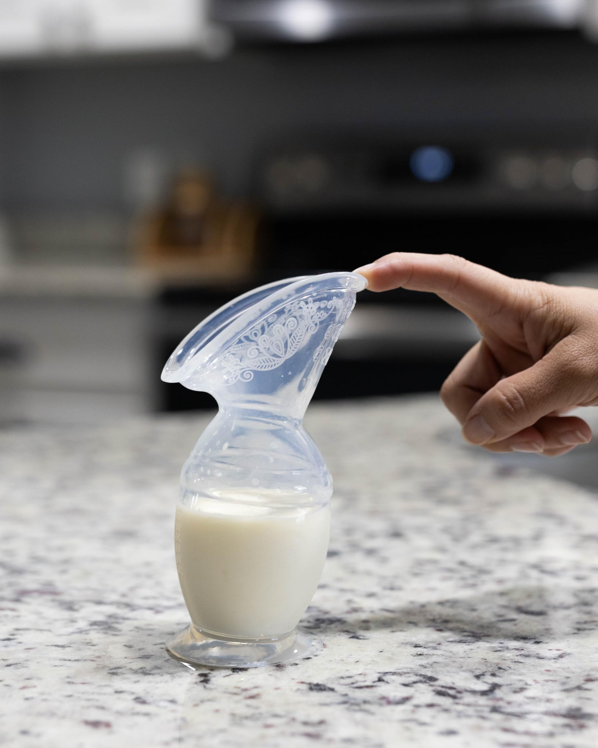 Haakaa Gen 2 - Extractor de leche de silicona con base de succión y tapa de silicona a prueba de fugas, 5 onzas/150 ml, sin BPA PVC y ftalatos, 1 unidad (paquete de 1)