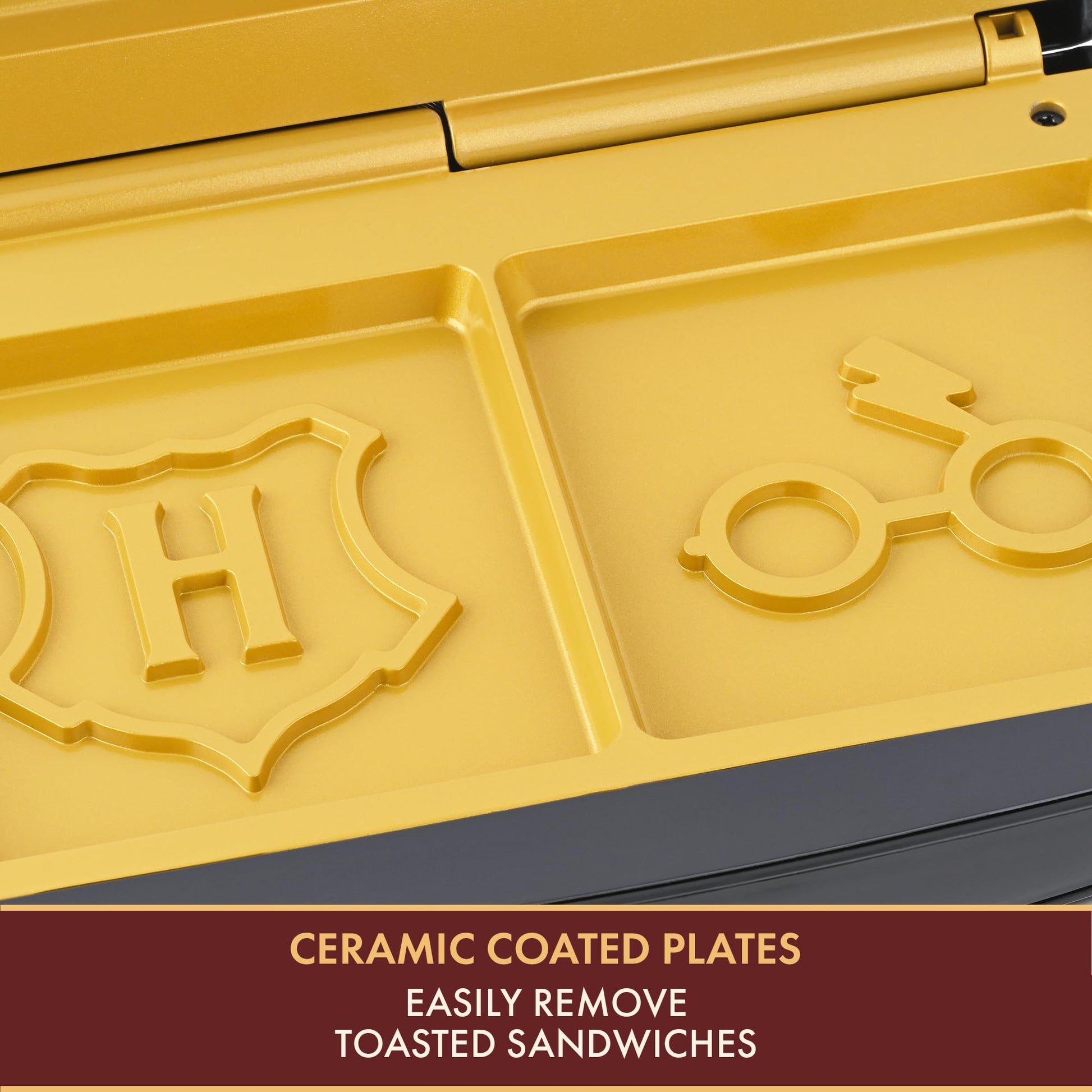 Sandwichera Dual Warner Brothers Negro Dorado con Imprints Hogwarts Crest y Vasos Harry Potter