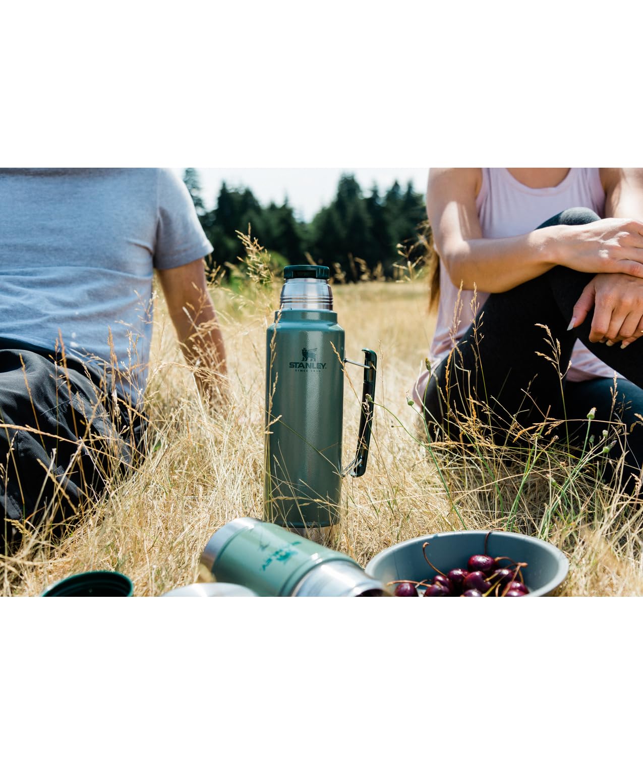 Botella Stanley Classic Plateada Martillo Aislada de Acero Inoxidable para Bebidas Frías y Calientes