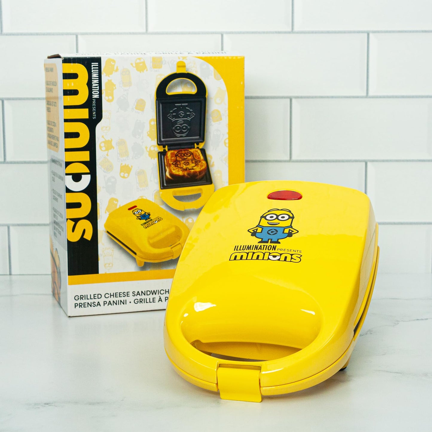 Sandwichera Minions Uncanny Brands Amarillo Pequeño aparato de cocina