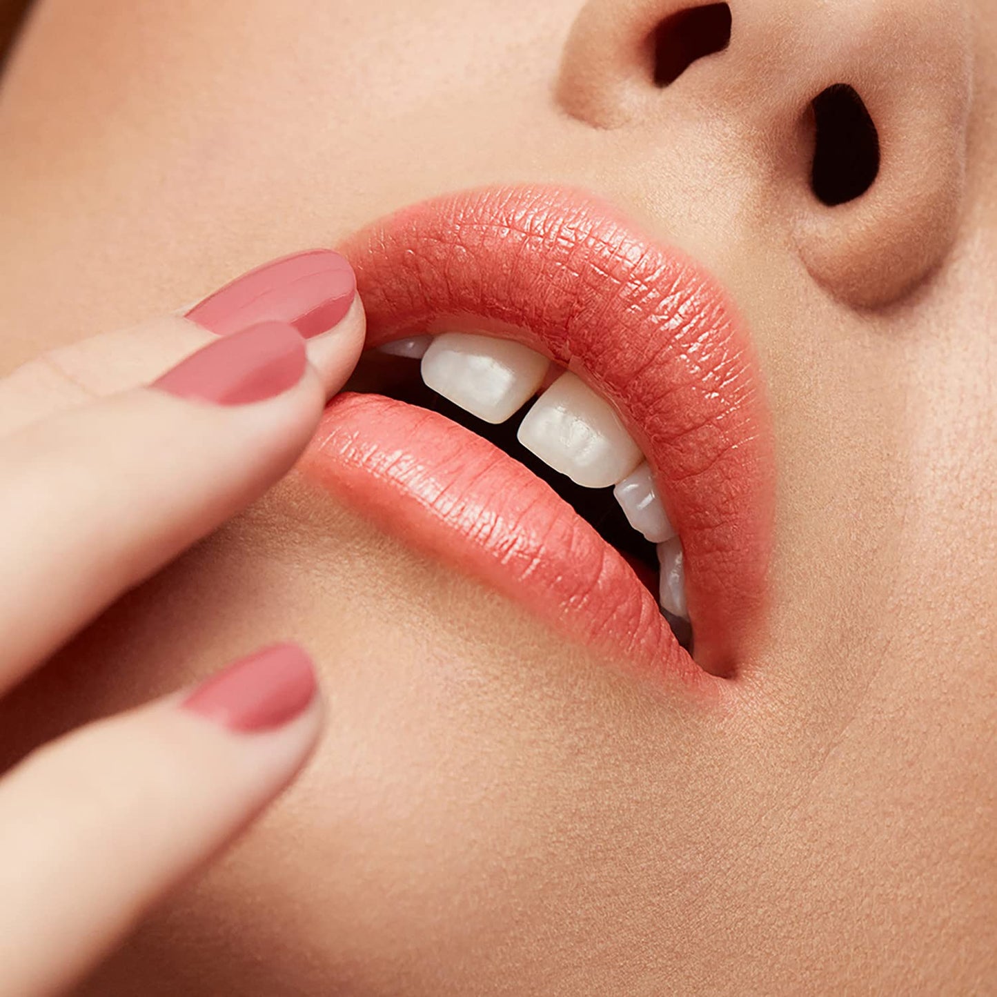 Lápiz Labial Revlon Super Lustrous Glass Shine tono Glaring coral