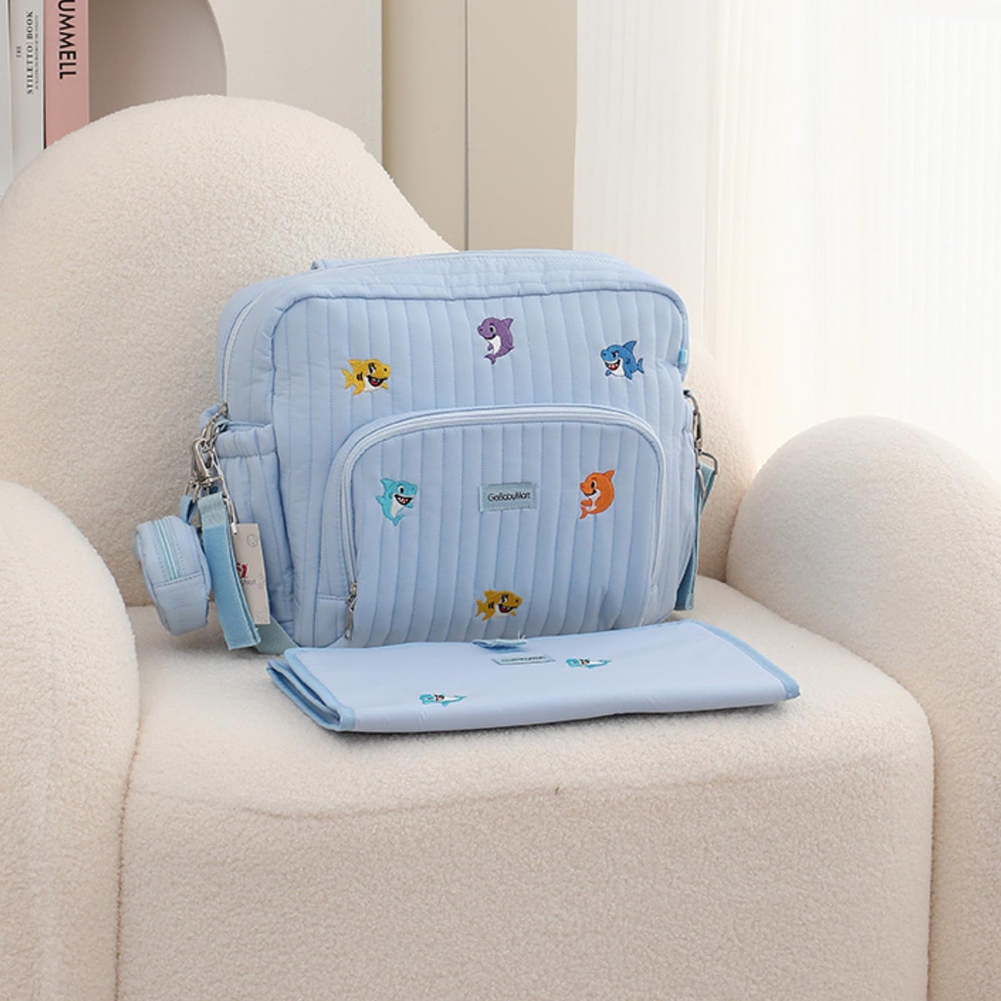 GOBABYMART - Mochila para pañales con cambiador, bolsa de viaje para bebé, bolsillos aislados para botellas, correas para carriola (mediano - tiburones azules)