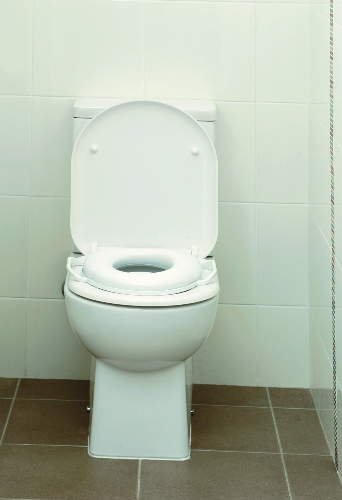 Dreambaby Asiento de baño entrenador para niños, acolchado, con asas de fácil agarre, tamaño estándar, color blanco