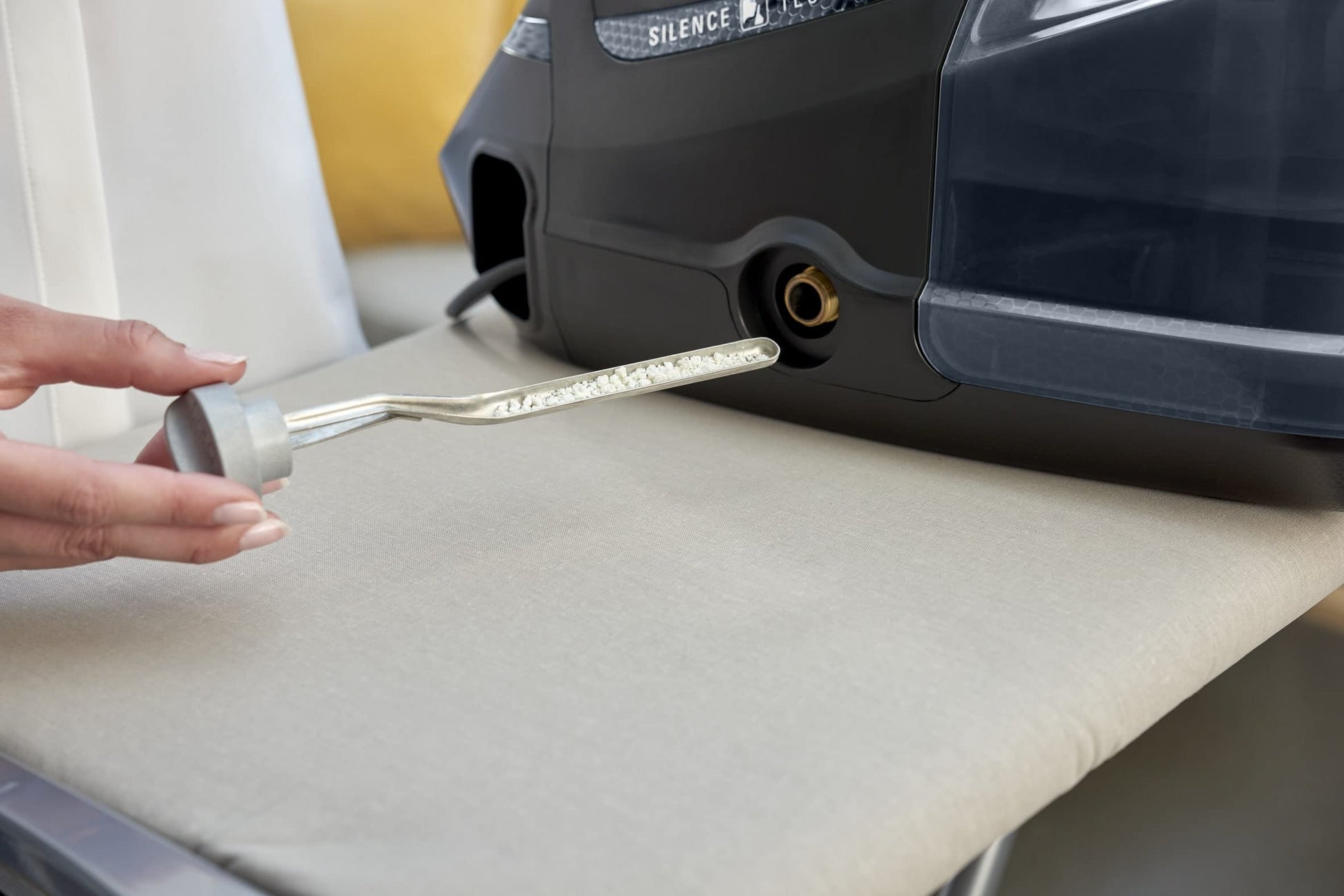 Plancha a Vapor Rowenta Silence Steam PRO Negra con Caldera Silenciosa y Tecnología Eco Intelligence