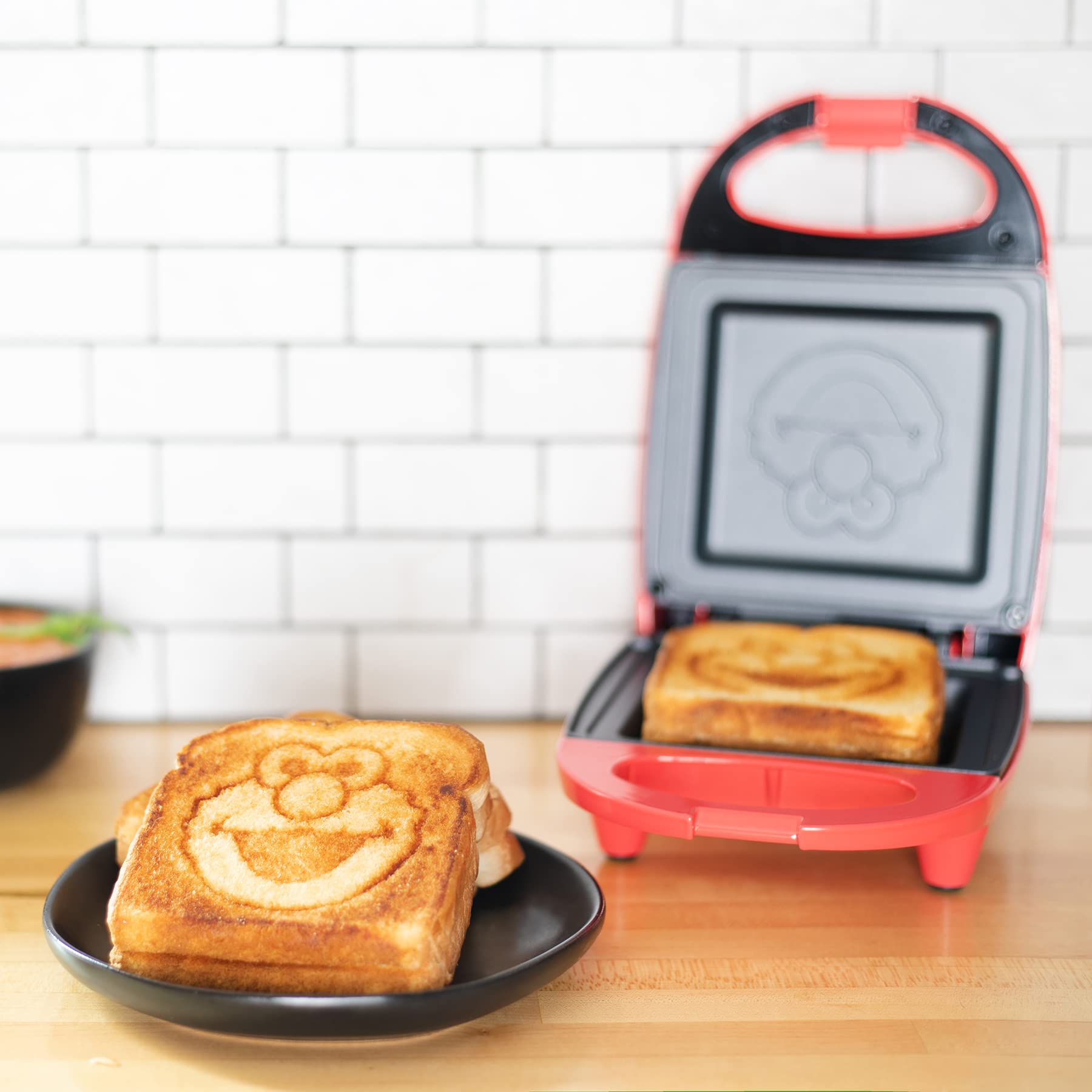 Sandwichera Individual Uncanny Brands Elmo Sesamo Aparato de Cocina