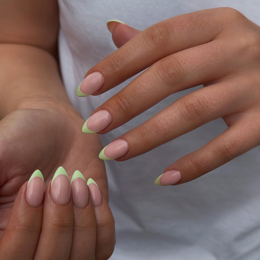 Uñas Postizas Acrílicas SXVME Verde Claro, Almendra Corta Stiletto Mediano para Mujer