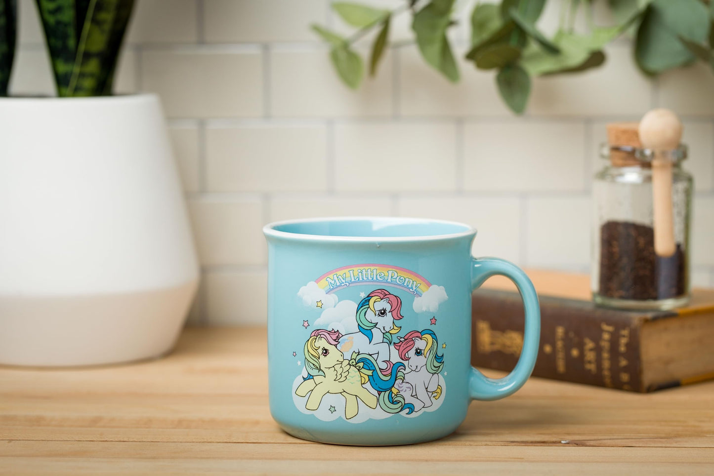 Taza de Cerámica Silver Buffalo My Little Pony Violeta Skydancer, Luz del Sol y Viento 20 Onzas
