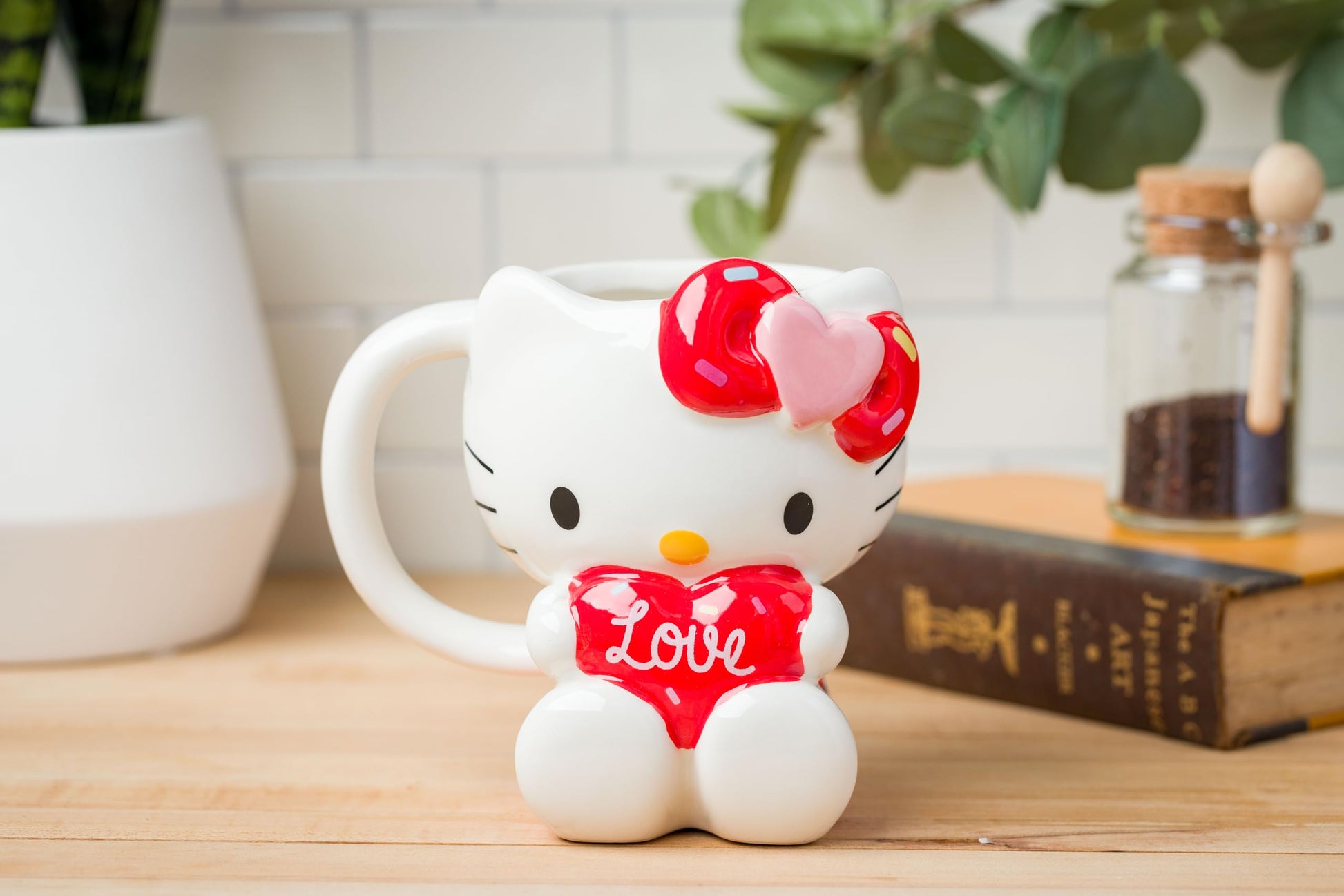 Taza 3D Sanrio Hello Kitty Corazón Rosa 20 Onzas