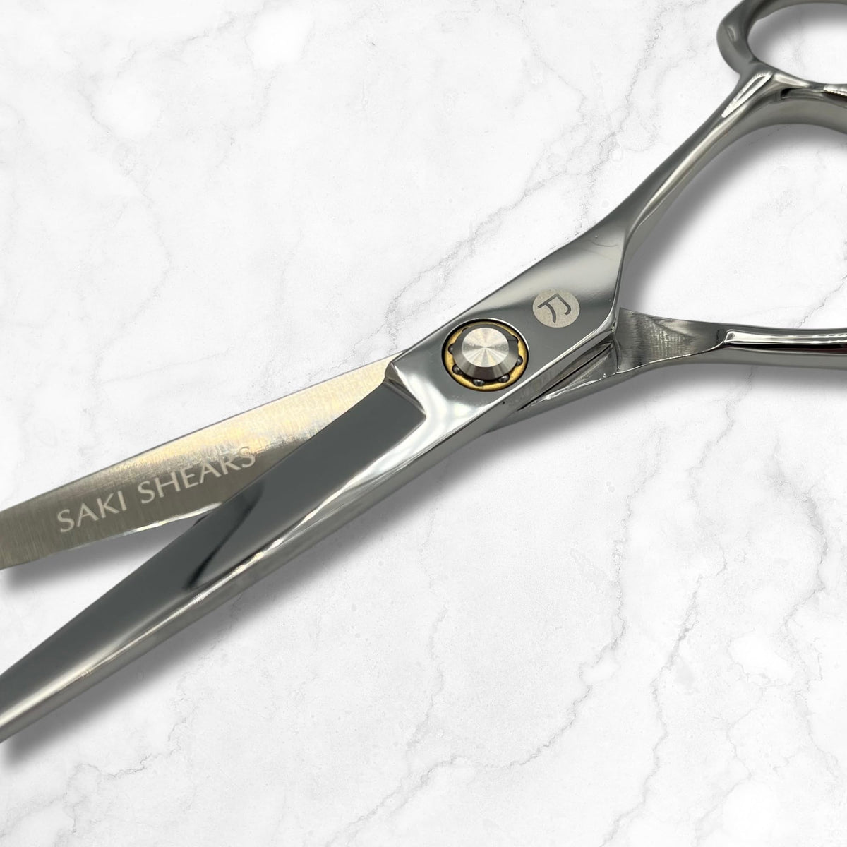 Saki Shears Tijeras profesionales para cortar el cabello - 6 pulgadas - Hoja convexa - Acero inoxidable japonés 440C - Para corte húmedo o seco - Musashi para peluqueros y barberos