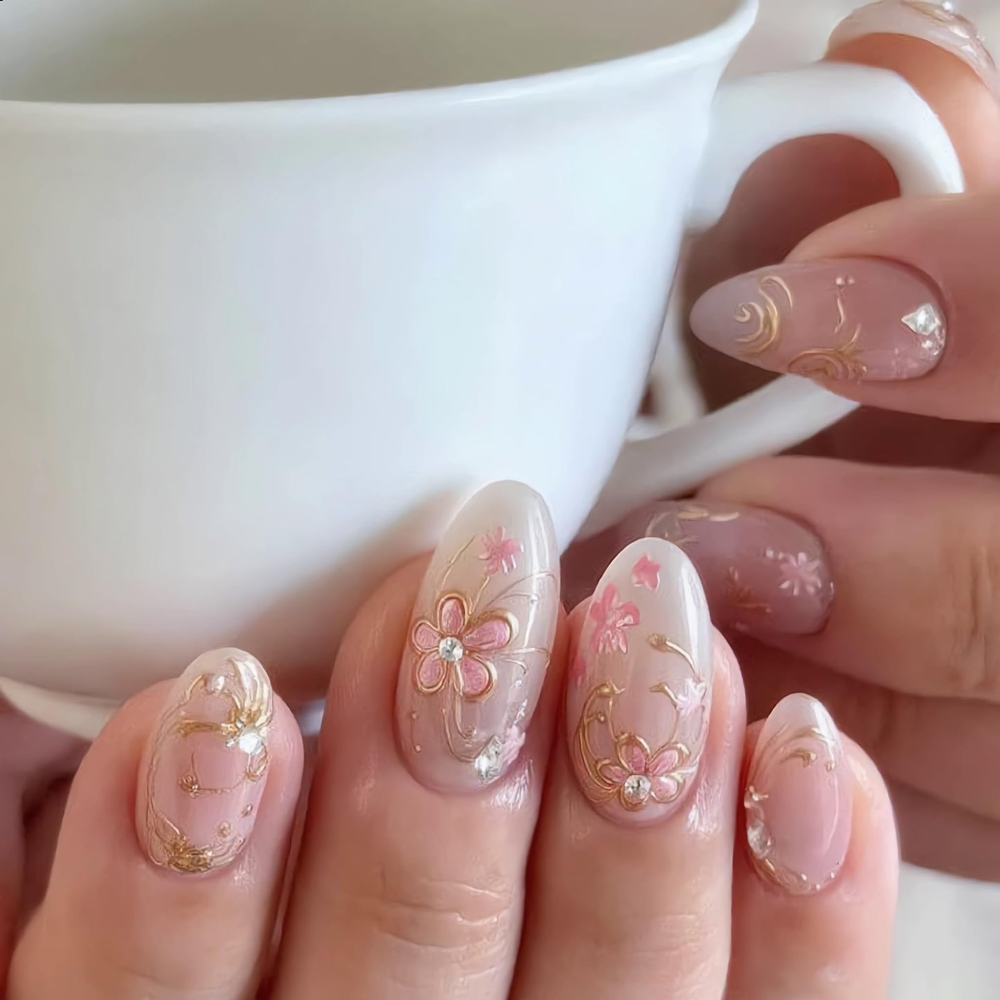 IEORGYIG Uñas postizas de presión con diseño de flores rosas doradas, reutilizables, con pestañas adhesivas - Kit de manicura de 24 piezas para mujeres y niñas
