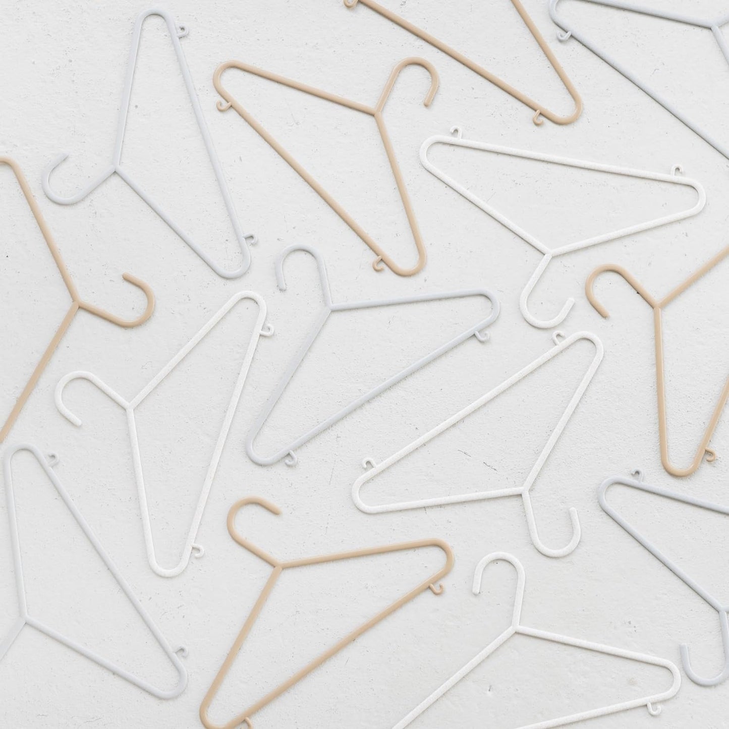 Paquete de 30 perchas de paja de trigo para bebé, paquete de 30 – Organización ecológica para clóset infantil – Almacenamiento duradero de ropa para niños de recién nacido a 5T – surtido moteado