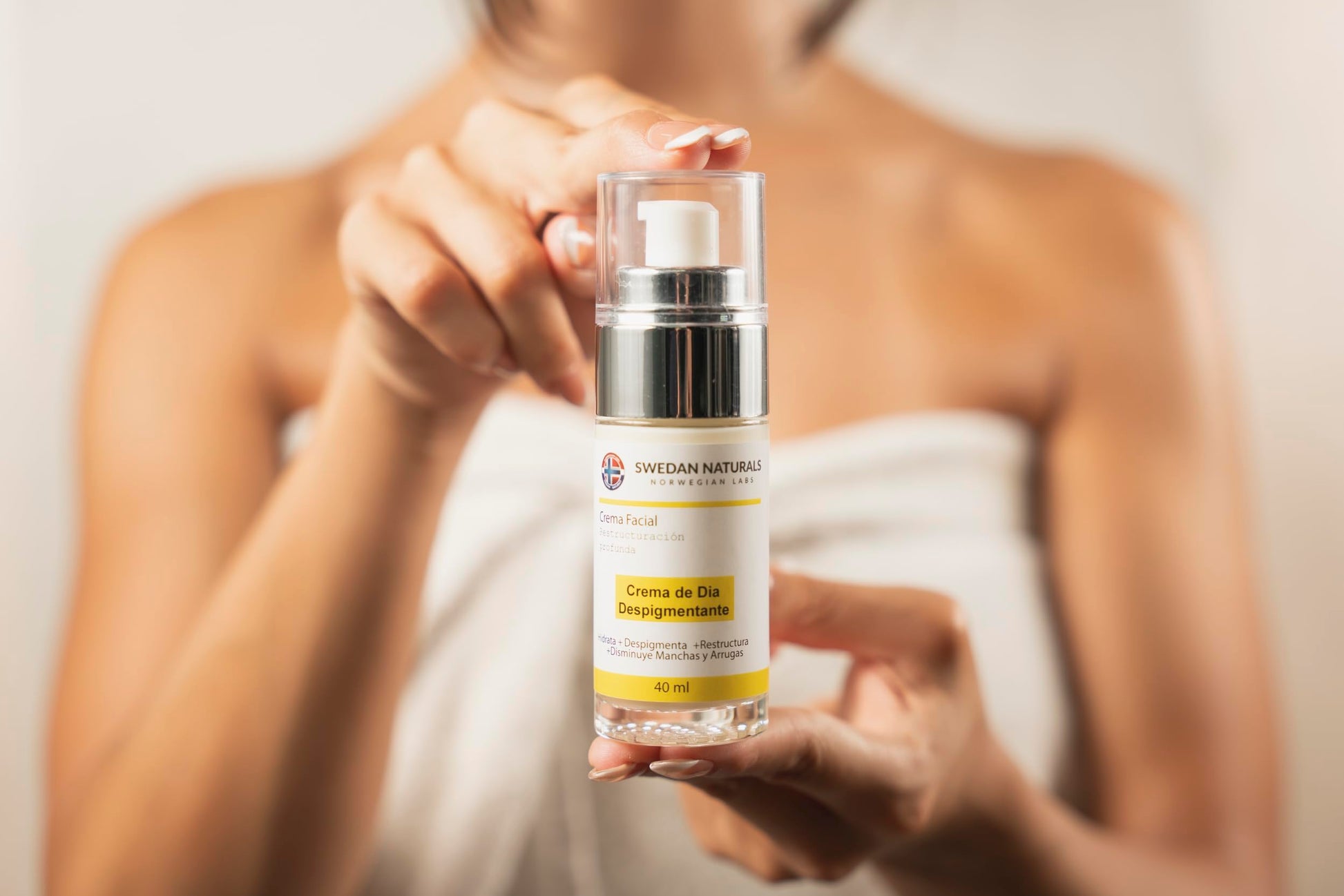 Swedan Naturals - Crema despigmentante de día, Niacinamida + Vitamina C, crema aclarante y antioxidante, cuida la piel de factores contaminantes y células muertas, hidratación profunda