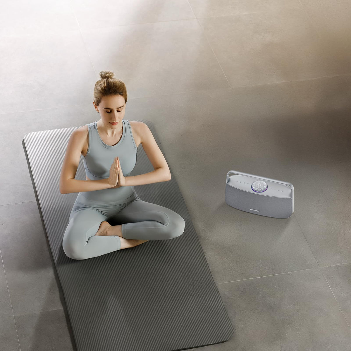 Bocina Portátil Tronsmart Fiitune X30 Negro Hi-Res Audio 3 Canales para el Hogar Resistente al Agua IPX6 con Sonido Espacial Inmersivo