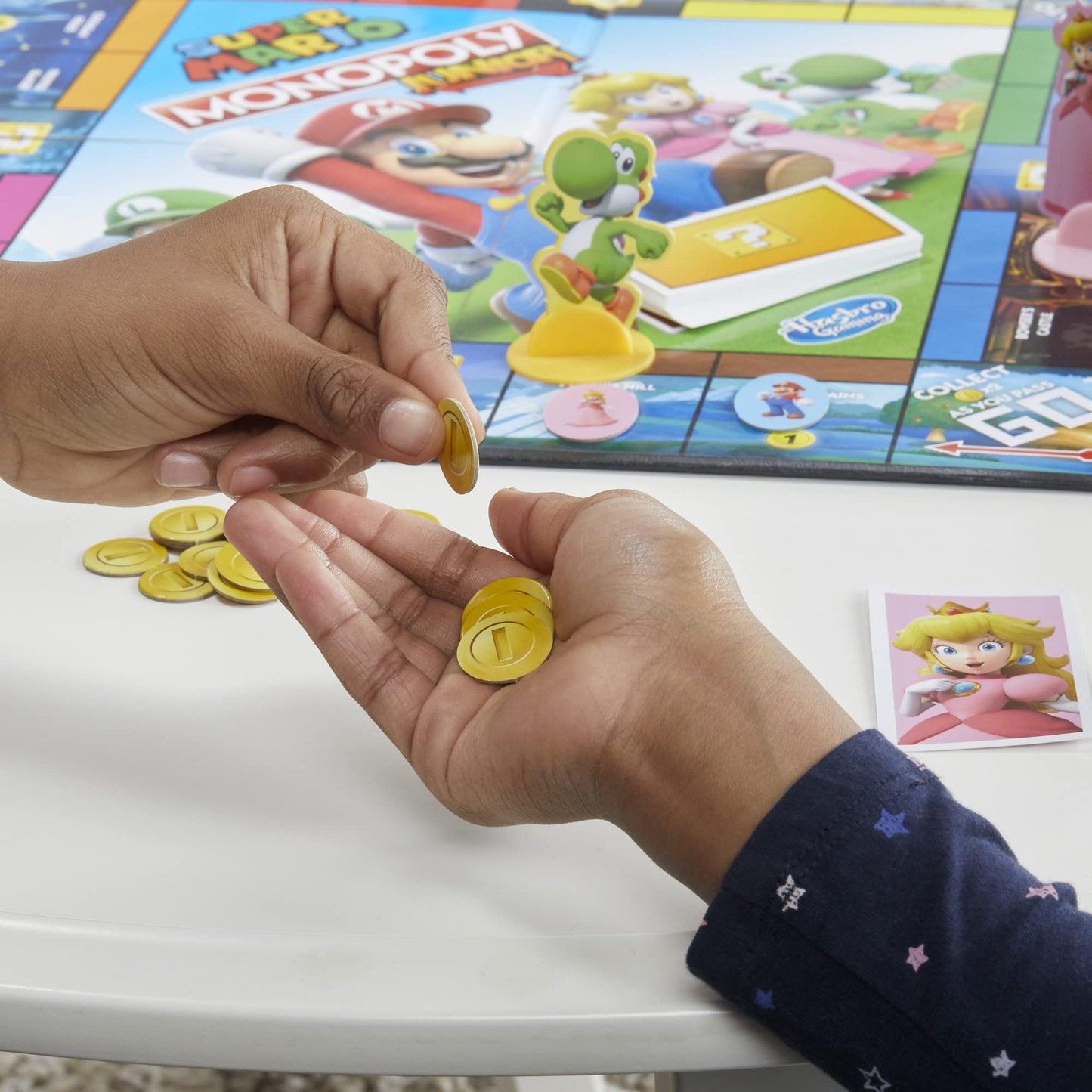 Hasbro Gaming Monopoly Junior: Super Mario Juego de Mesa con 1 Tablero, 2 Dados, Accesorios e instructivo para 2 a 4 Jugadores a Partir de los 5 años