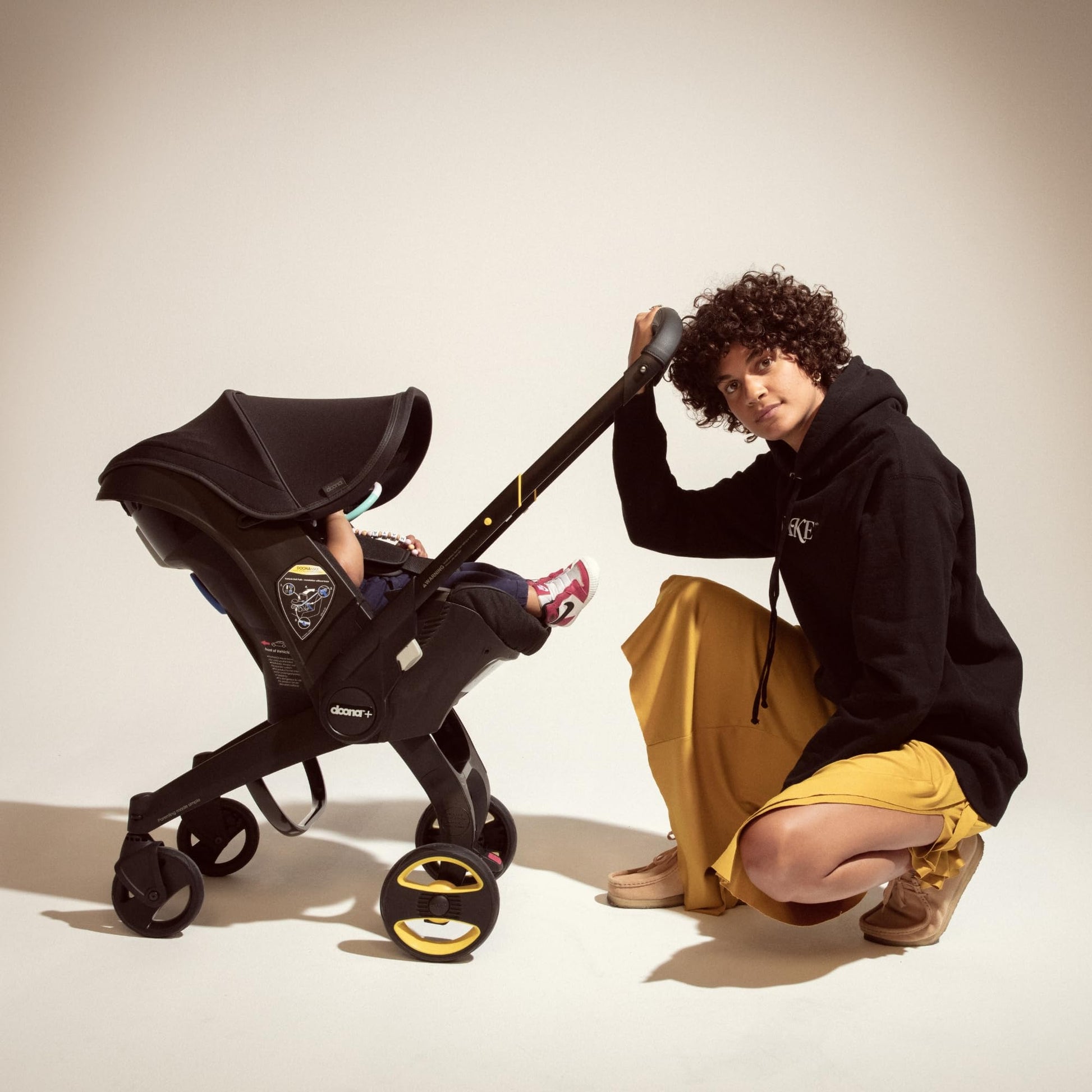 Autoasiento y Carriola Doona MIDNIGHT Edición Especial orientado hacia atrás con pasador, útil y práctico para Niño