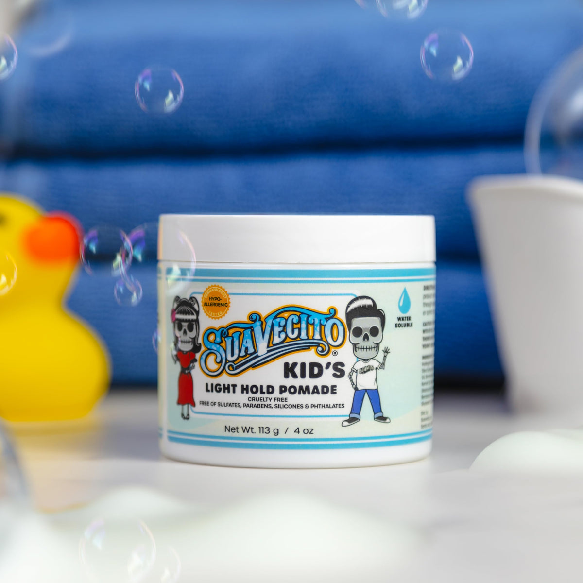 Suavecito Kid'S Pomade Calming Manzanilla Aroma Light Hold 4 Oz. - Gel Para El Cabello Libre De Escamas A Base De Agua - Probado Por Dermatólogos, Fórmula Hipoalergénica - Libre De Sulfatos, Parabenos