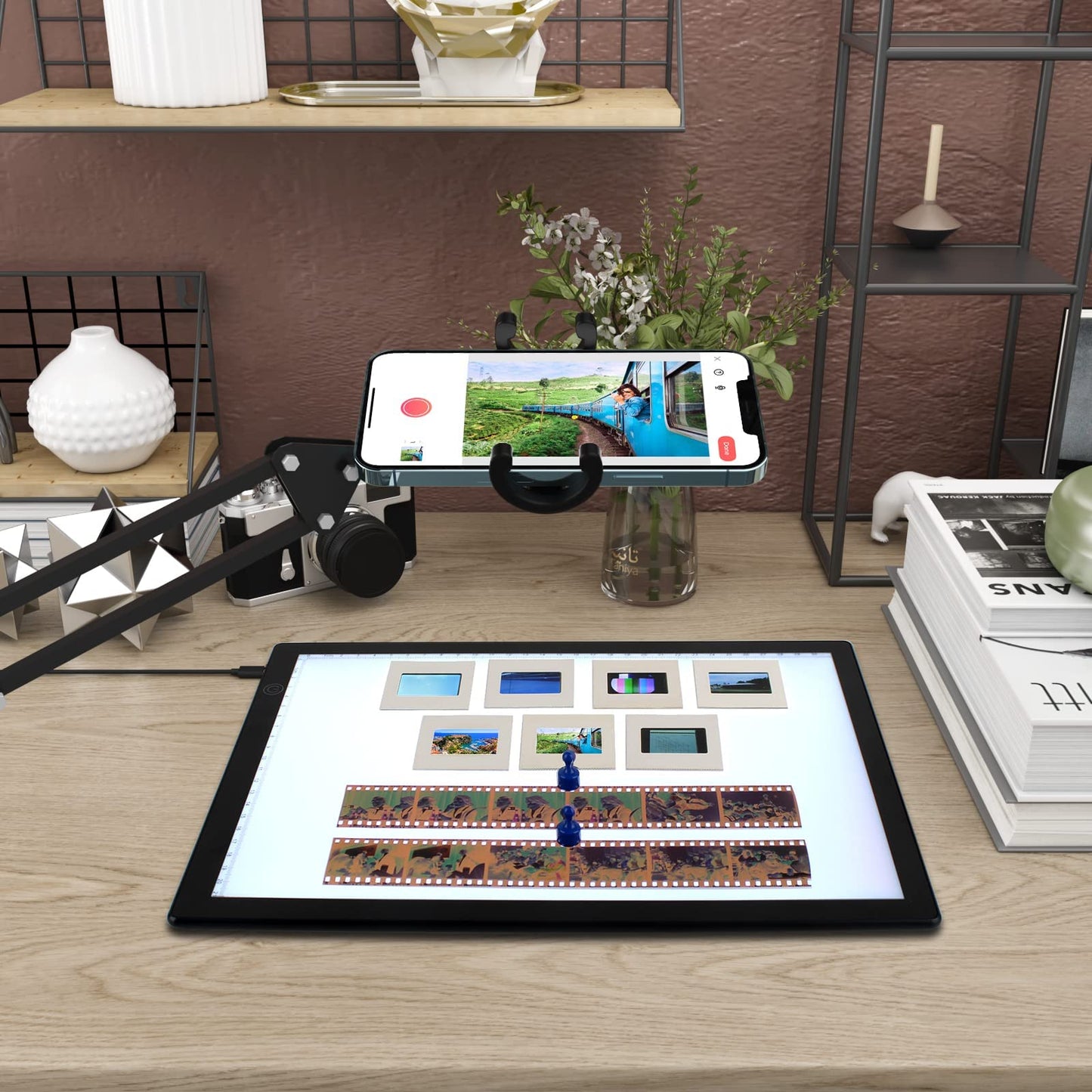 MAFUEAY - Caja de luz con visor deslizante, para ver negativos y diapositivas, dibujo de artistas, escáner de almohadilla de luz A4 ultrafino con 3 brillo ajustable y alimentado por USB (mediano)
