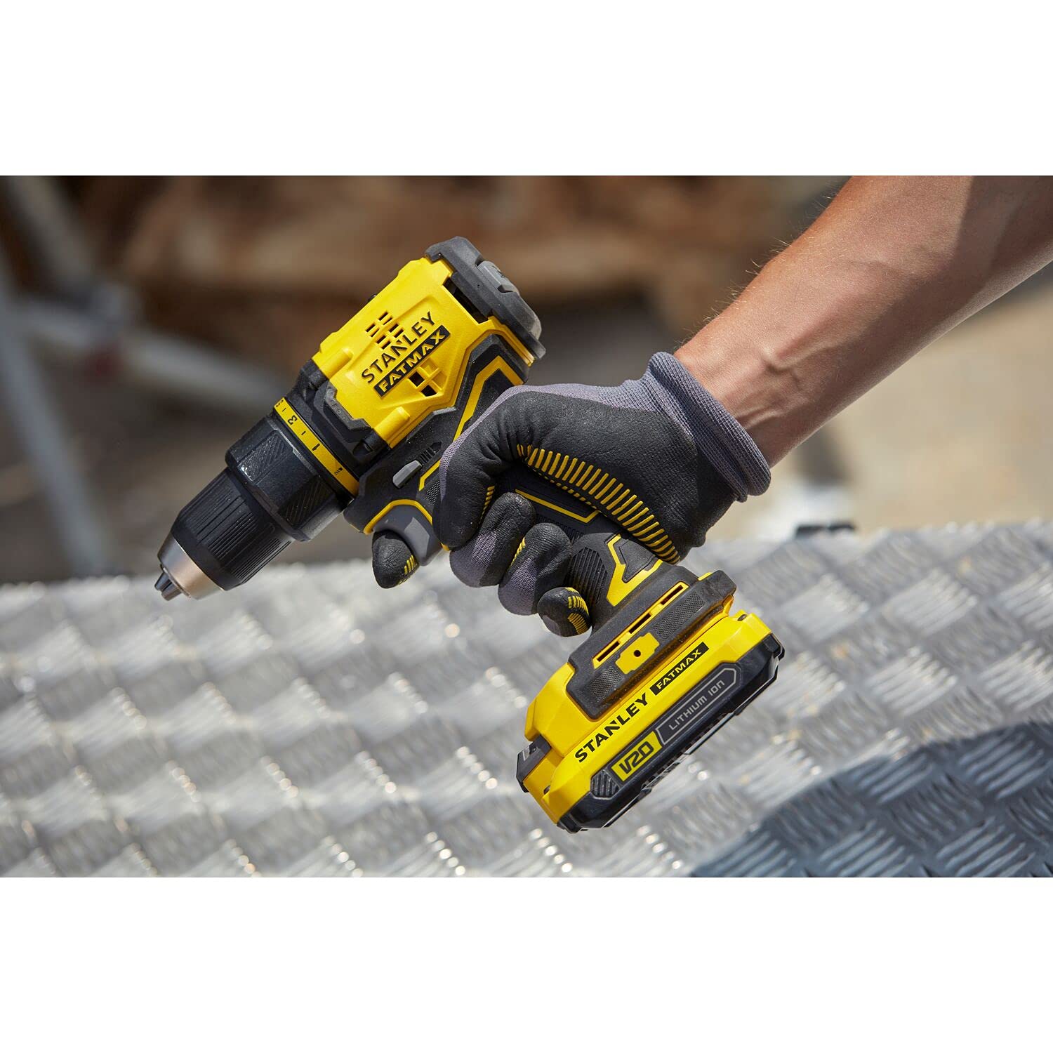 STANLEY Taladro Atornillador Inalámbrico 1/2" (13mm), 20V, Incluye 2 Baterías, Cargador y Caja para Herramientas, SBD710C2K