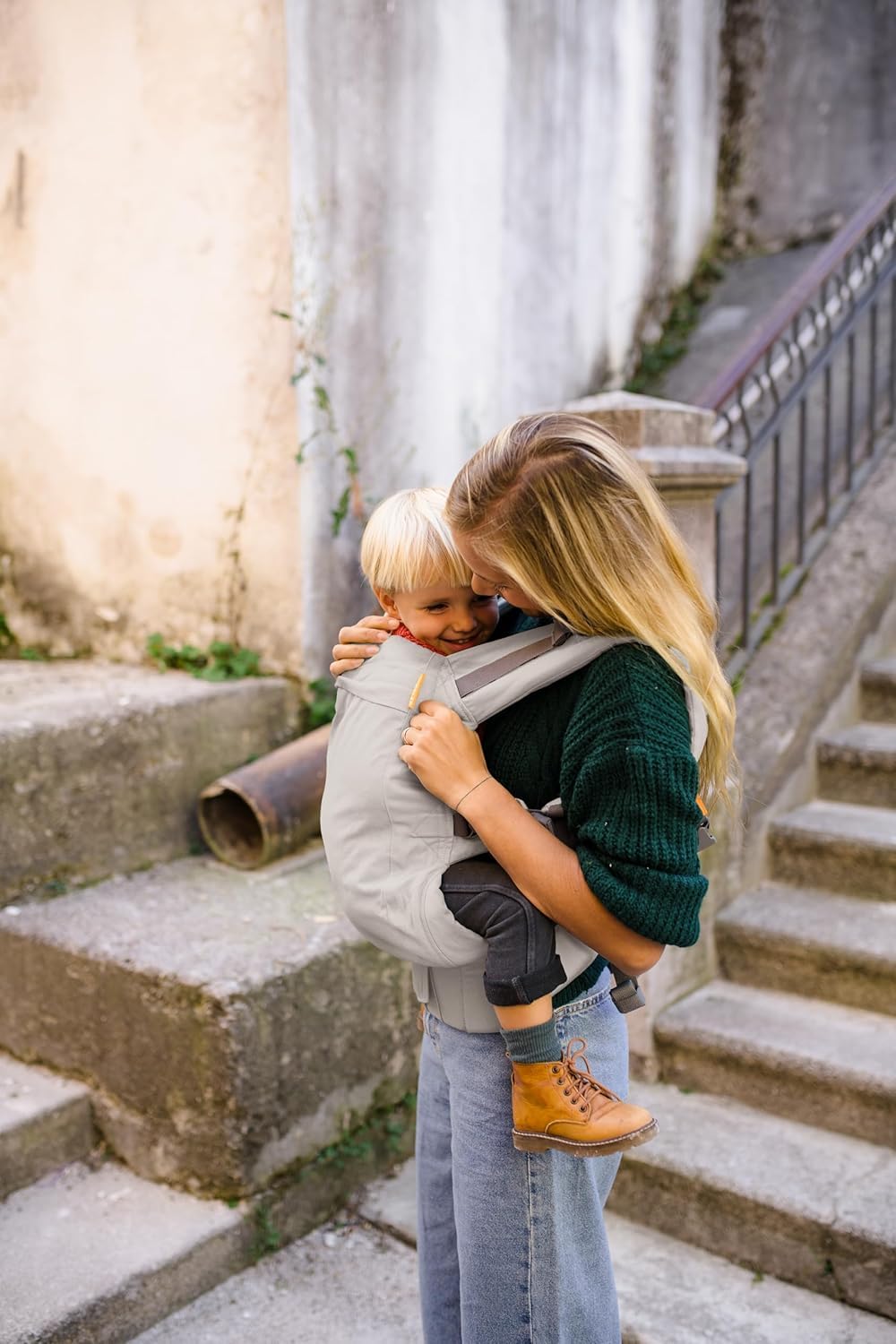 Beco - Portabebés para niños pequeños con asiento extra ancho, 100% algodón, estilo mochila y transporte frontal, ligero y ergonómico para niños (24-48 meses), color crudo