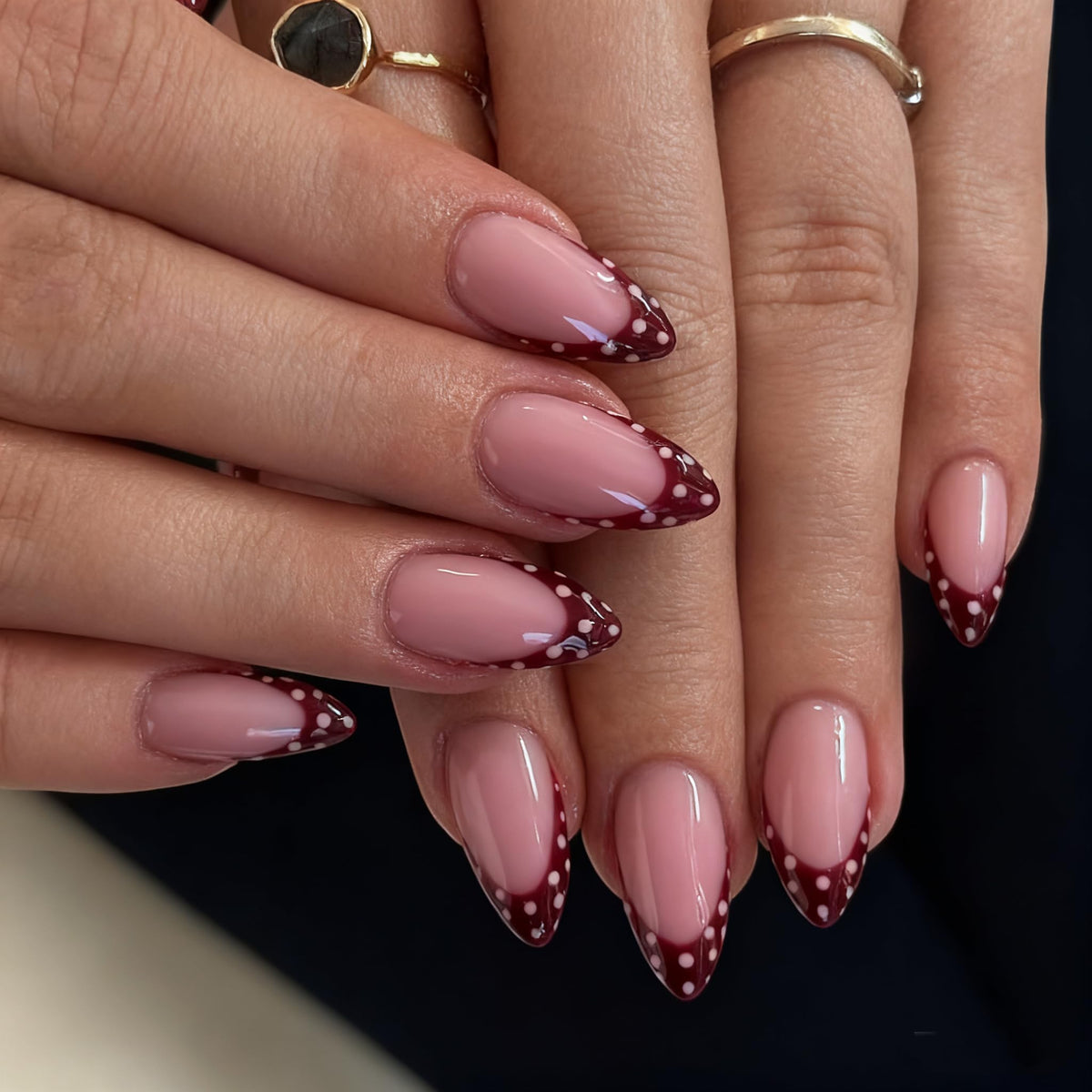 SXVME Uñas francesas color rojo burdeos con punta almendra, uñas postizas con lunares medianos, uñas postizas con diseños, lindas uñas postizas con lunares blancos, uñas postizas reutilizables de gel