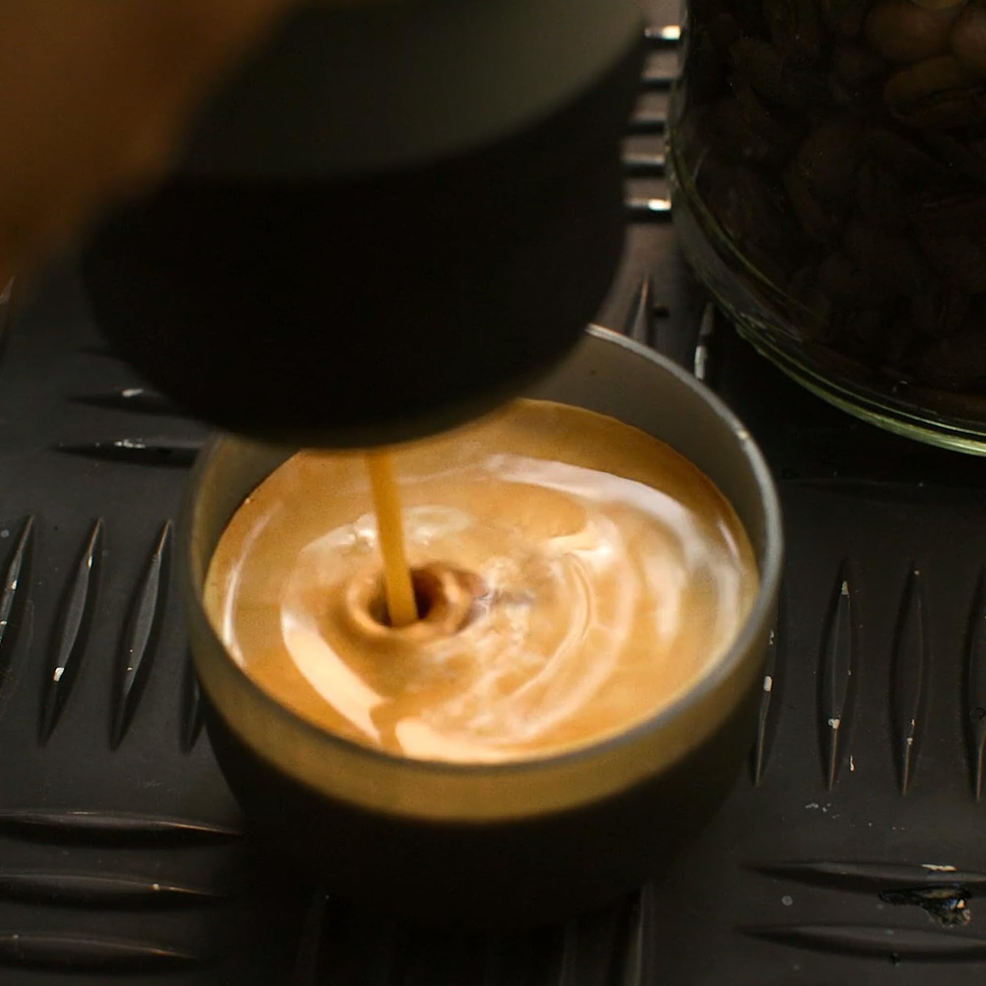 WACACO Minipresso GR2 - Cafetera de café molido compatible con máquina de café molido, portátil de 18 bares operado manualmente, cafetera espresso sobre la marcha, ultra pequeña para viajes, camping,