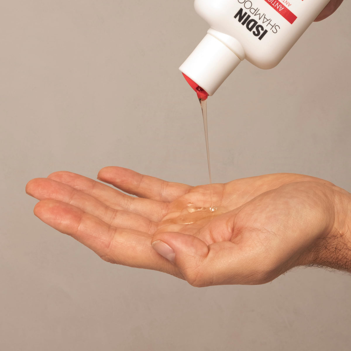 Isdin Lambdapil, Shampoo Anticaída, Ayuda a Reducir la Caída del Cabello y Estimula el Crecimiento Capilar, 400ml, Hombres