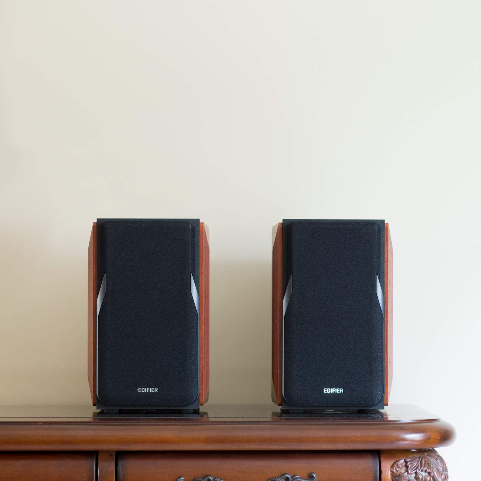 Altavoces Pasivos Edifier P17 Negro con Soporte Integrado para Colgar en la Pared